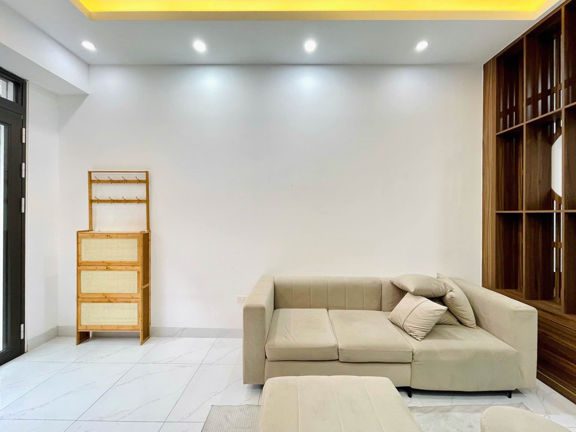 Bán nhà Hoa Lâm 51m2 | 5 tầng | 3,6m2 x 9,5m | 9,9 tỷ - Long Biên - Lô góc, Ngõ gần ôtô, nhà mới, đẹp long lanh - Tặng Full nội thất - Ảnh 3