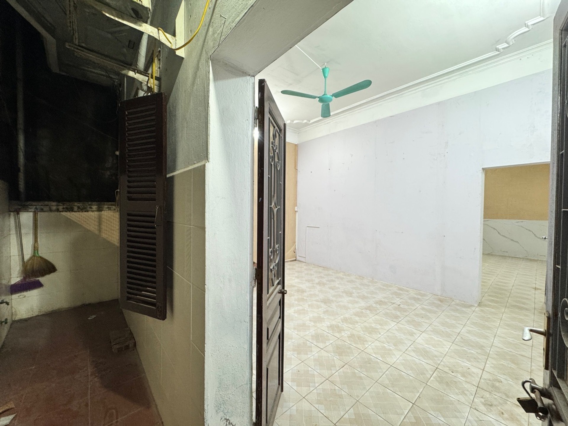 Alternative view of Bán nhà Ô Cách, Q. Long Biên - 67m2 | 2 tầng | Mặt tiền 5,8m x 11,8m2 | Giá 13,9 tỷ