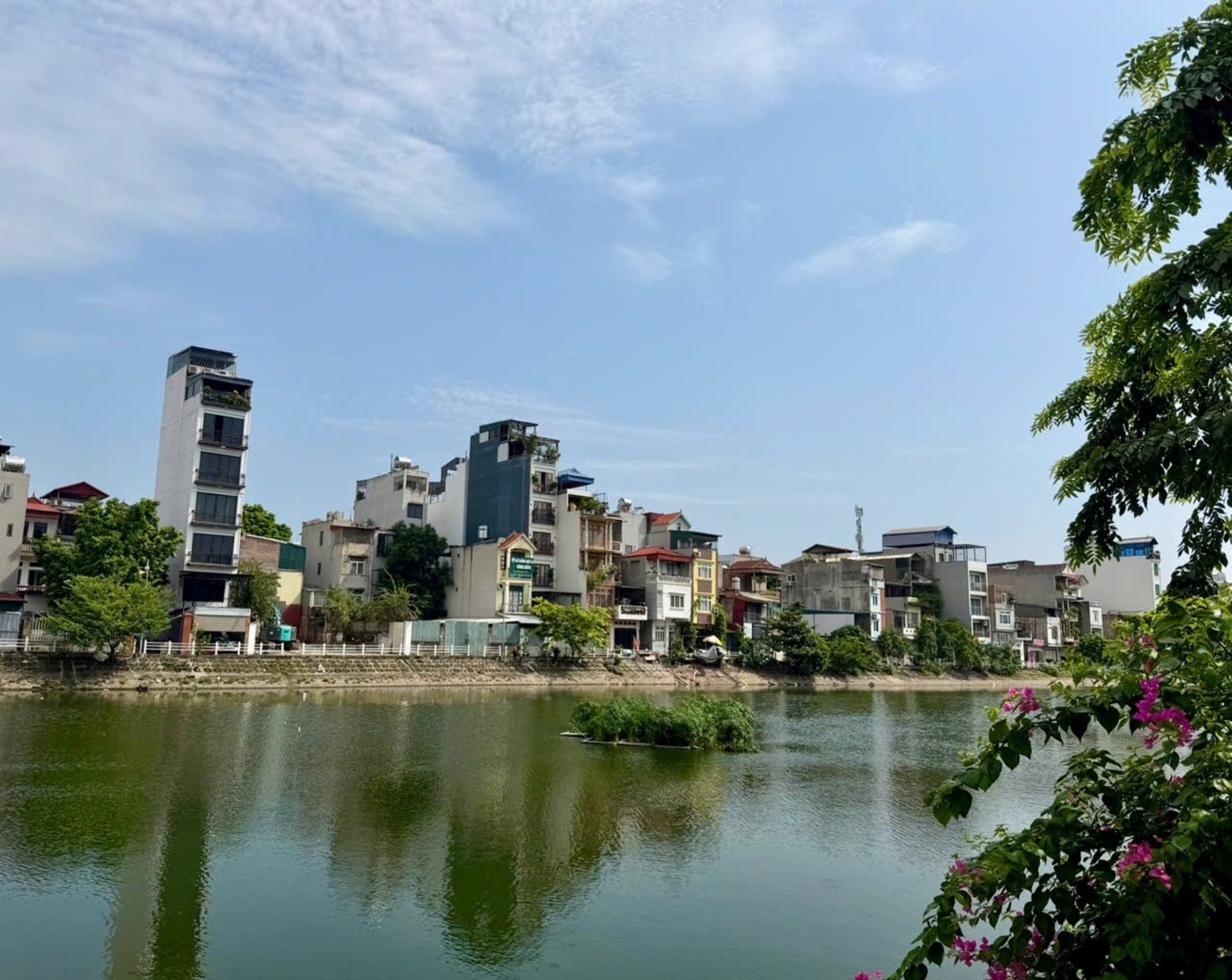 Alternative view of Bán đất mặt đường Hồ Tai Trâu, Long Biên - 280m2 | 14m x 28m | Giá 63 tỷ - Vị trí VIP, Ngay giữa mặt đường Hồ Tai Trâu, Mặt tiền siêu rộng 14m, Sổ đỏ căng đét