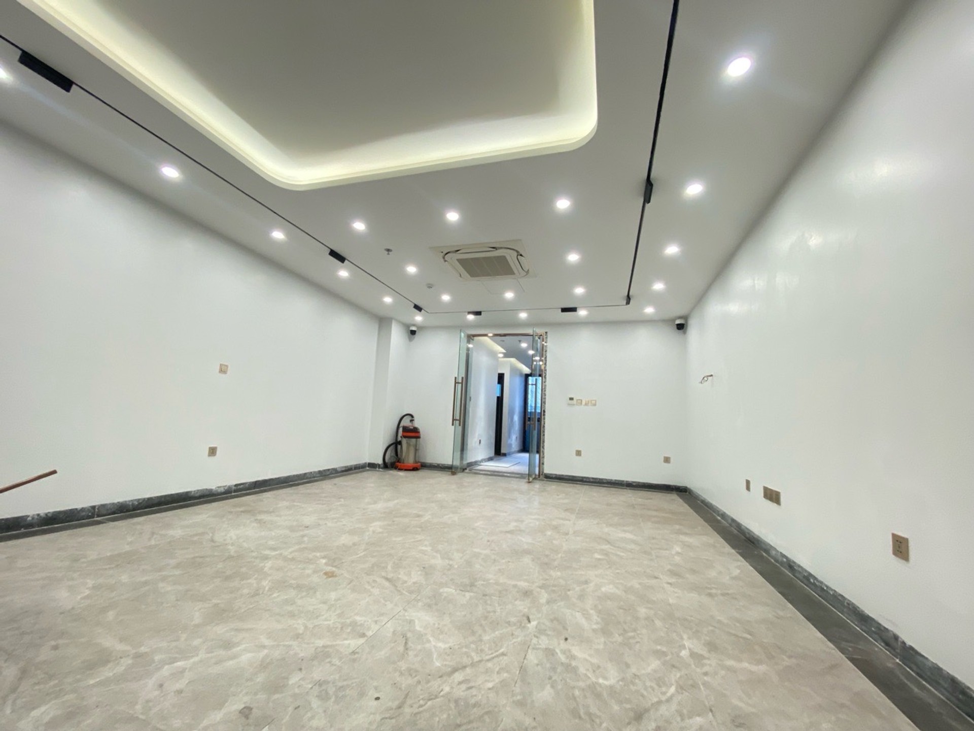 Bán nhà Chu Huy Mân, Q. Long Biên - 110m2 | 8 tầng | Mặt tiền 4,9m x 15m | Giá 22,9 tỷ – 【Nhà đẹp, Thang máy, Xây mới, Full nội thất, Ô tô tránh, Gần hồ, Kinh doanh, 2 thoáng trước sau】 - Ảnh 19