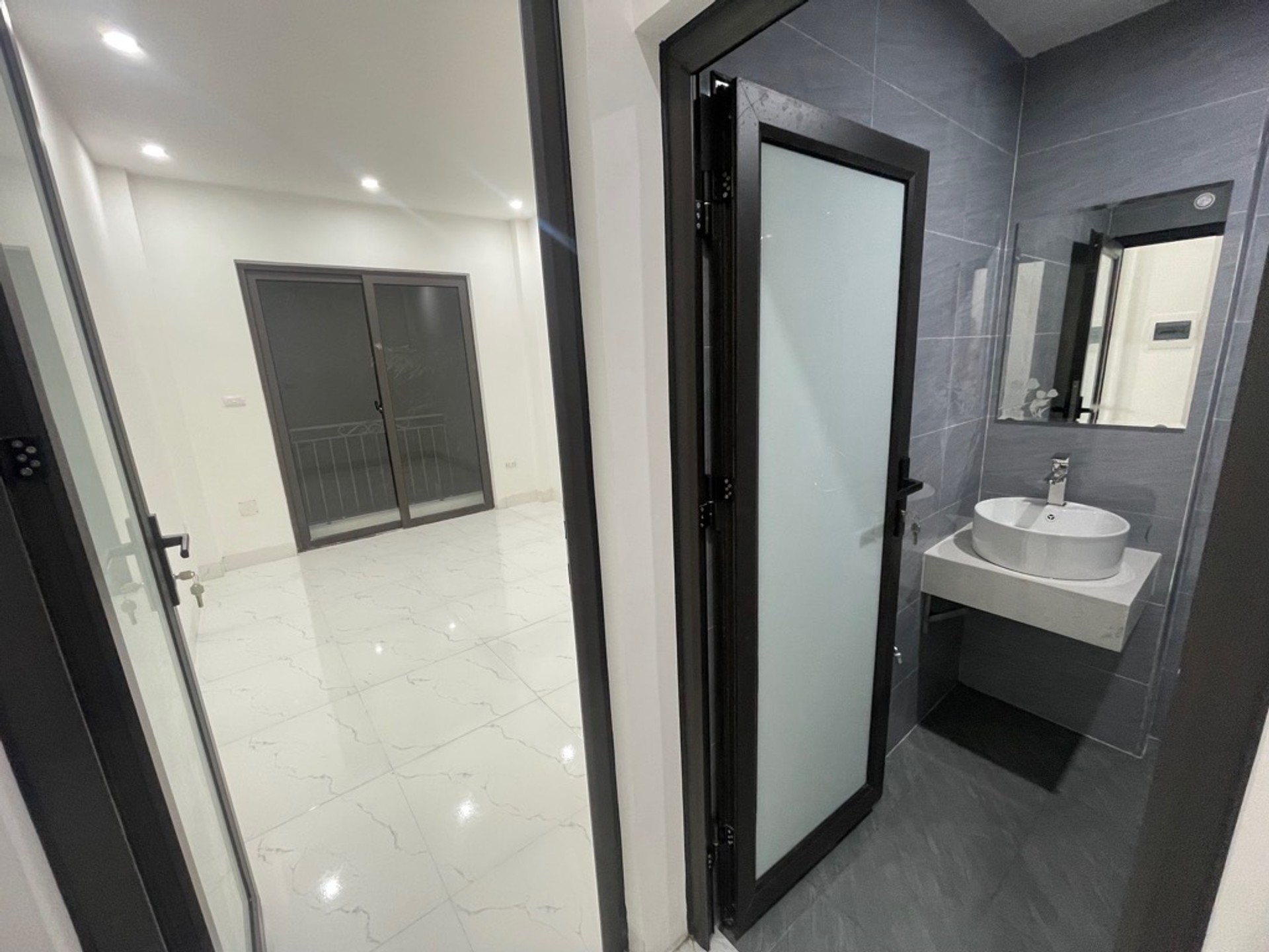 Bán nhà Ô Cách 35m2 | 4 tầng | 3,1m2 x 11,2m2 | 8,2 tỷ - Long Biên - Ôtô đỗ cửa, Nhà mới, Ngõ thông, 5 phòng thoáng sáng - Ảnh 3