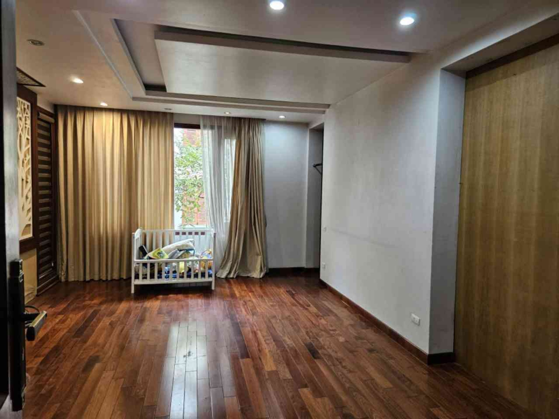 Alternative view of Bán biệt thự Sài Đồng - 303m2 | 5 tầng | 13m x 23m | Giá 75 tỷ - Q. Long Biên - Liên hệ 0982.497.846 - Biệt thự sân vườn, Nội thất toàn gỗ xịn, Vị trí đẹp, Ôtô dừng đỗ, Yên tĩnh, Đẳng cấp