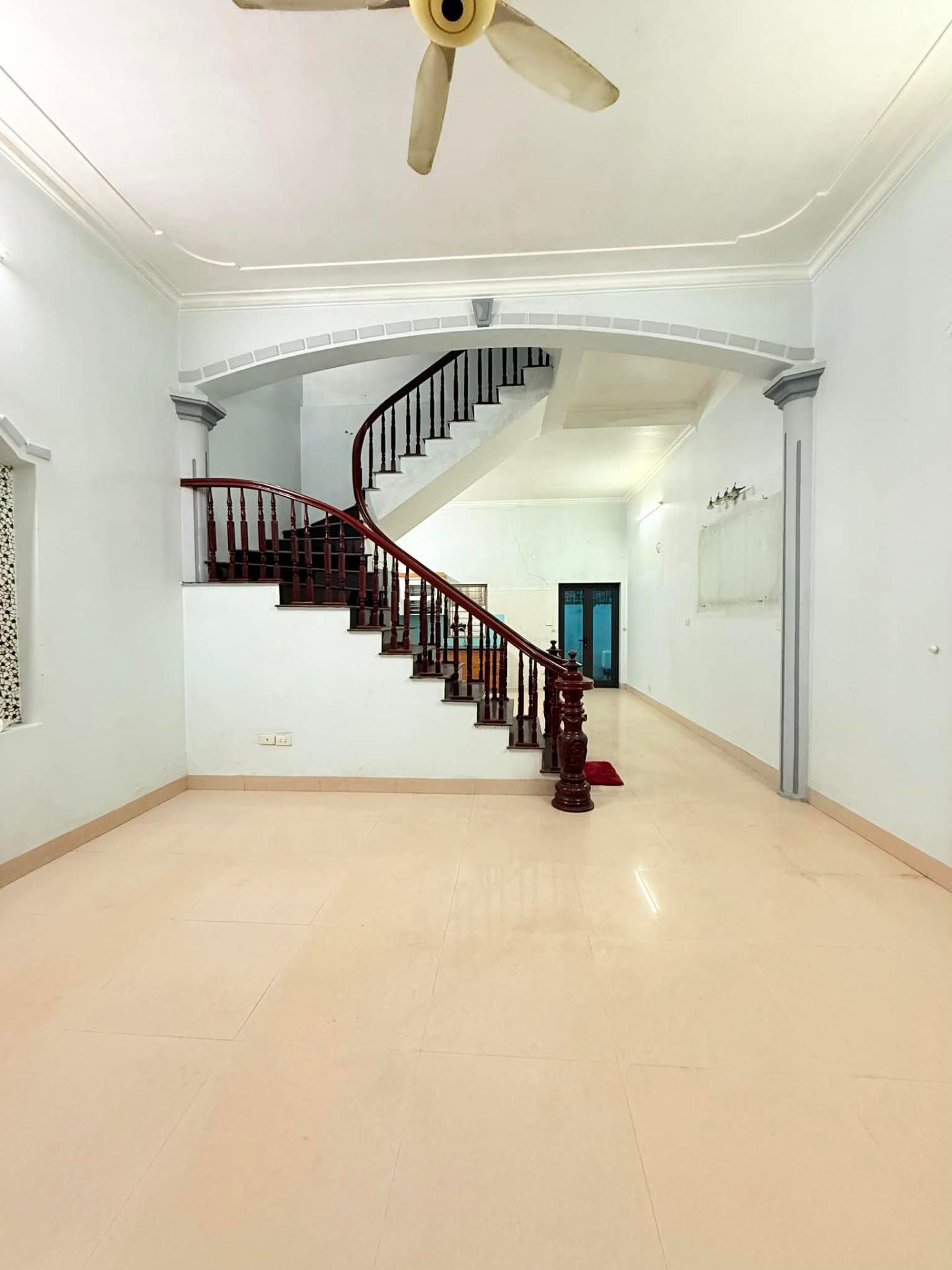 Bán nhà Đàm Quang Trung – 77m2 | 3 tầng | 5,8m x 14m | Giá 13 tỷ – Q. Long Biên – Liên hệ 0982.497.846 – Ngõ thông, ôtô nhỏ qua nhà