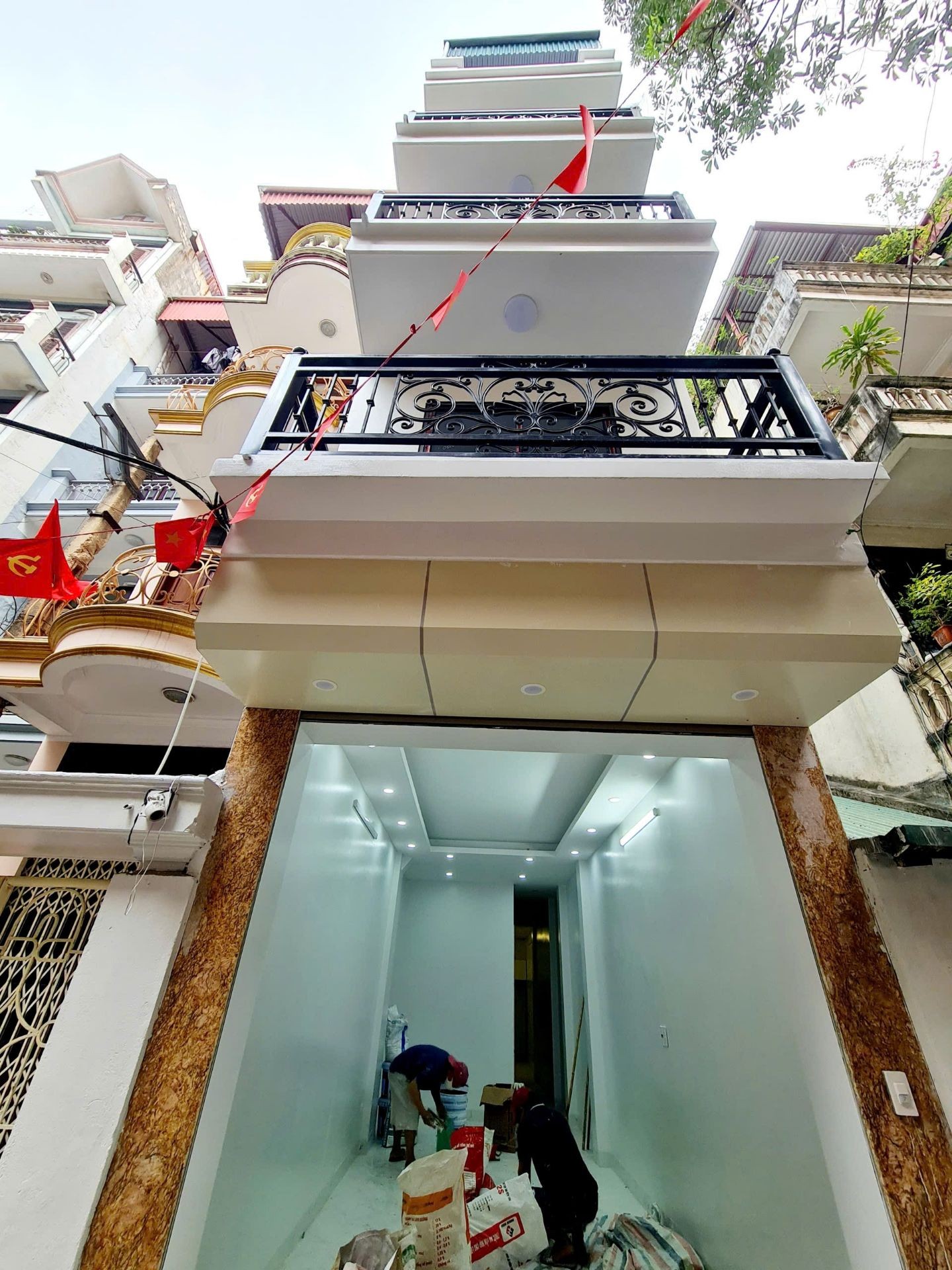 BÁN NHÀ CCMN DÒNG TIỀN ĐẠI LA – Ô TÔ QUA, 30M RA ĐẠI HỌC KINH TẾ QUỐC DÂN, 5 TẦNG THANG MÁY, GIÁ 10.5 TỶ BÁN NHÀ CCMN DÒNG TIỀN ĐẠI LA – Ô TÔ QUA, 30M RA ĐẠI HỌC KINH TẾ QUỐC DÂN, 5 TẦNG THANG MÁY, GIÁ 10.5 TỶ