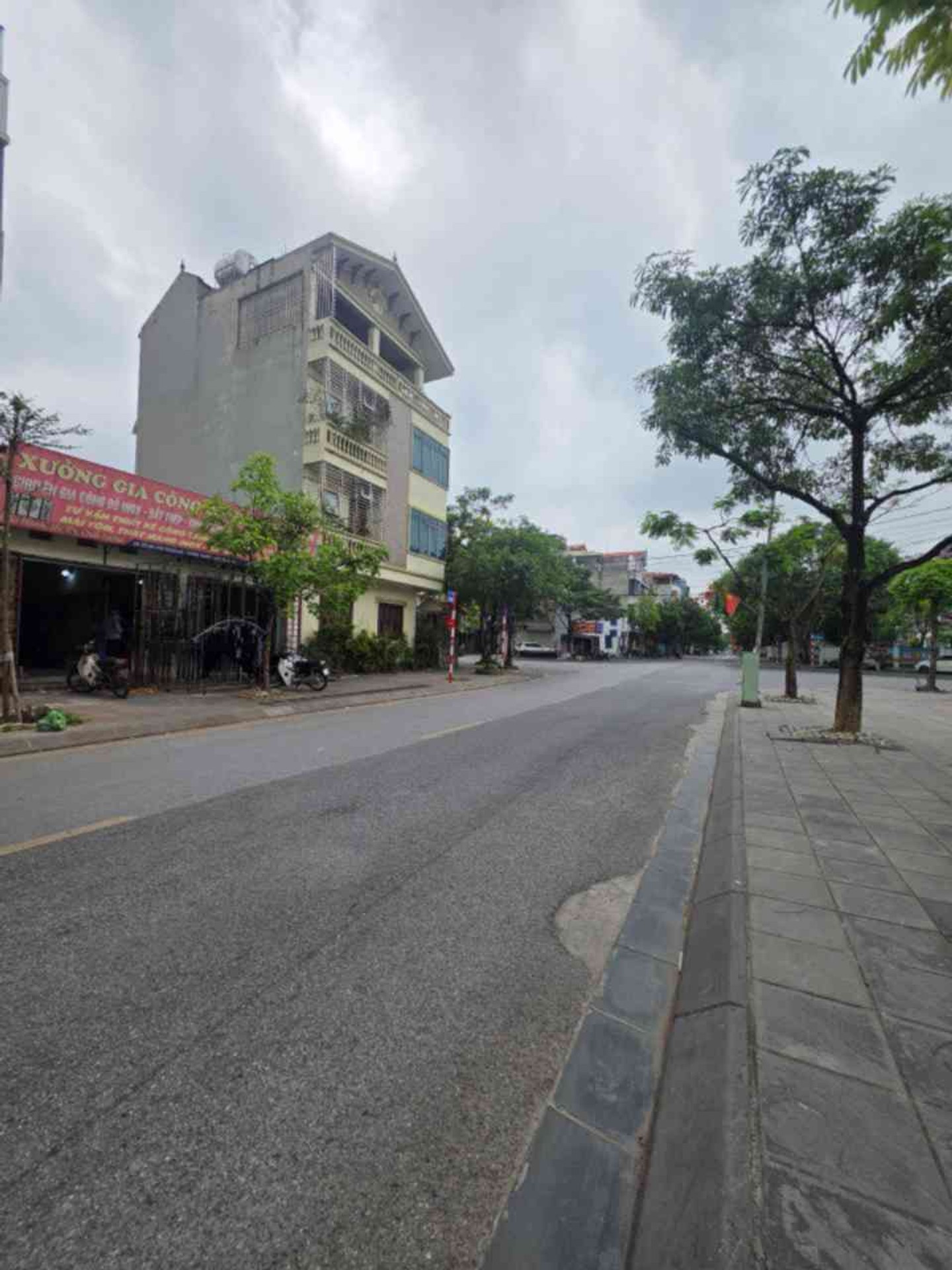 Bán đất mặt phố Thanh Am – 76m2 | 7,9m x 10m | Giá 23,3 tỷ – Q. Long Biên – Liên hệ 0982.497.846 – Vỉa hè 5m, Đường rộng 20m, 2 mặt thoáng vĩnh viễn, Đang cho thuê dòng tiền, Vị trí đẹp, Mặt phố kinh doanh sầm uất Bán đất mặt phố Thanh Am – 76m2 | 7,9m x 10m | Giá 23,3 tỷ – Q. Long Biên – Liên hệ 0982.497.846 – Vỉa hè 5m, Đường rộng 20m, 2 mặt thoáng vĩnh viễn, Đang cho thuê dòng tiền, Vị trí đẹp, Mặt phố kinh doanh sầm uất