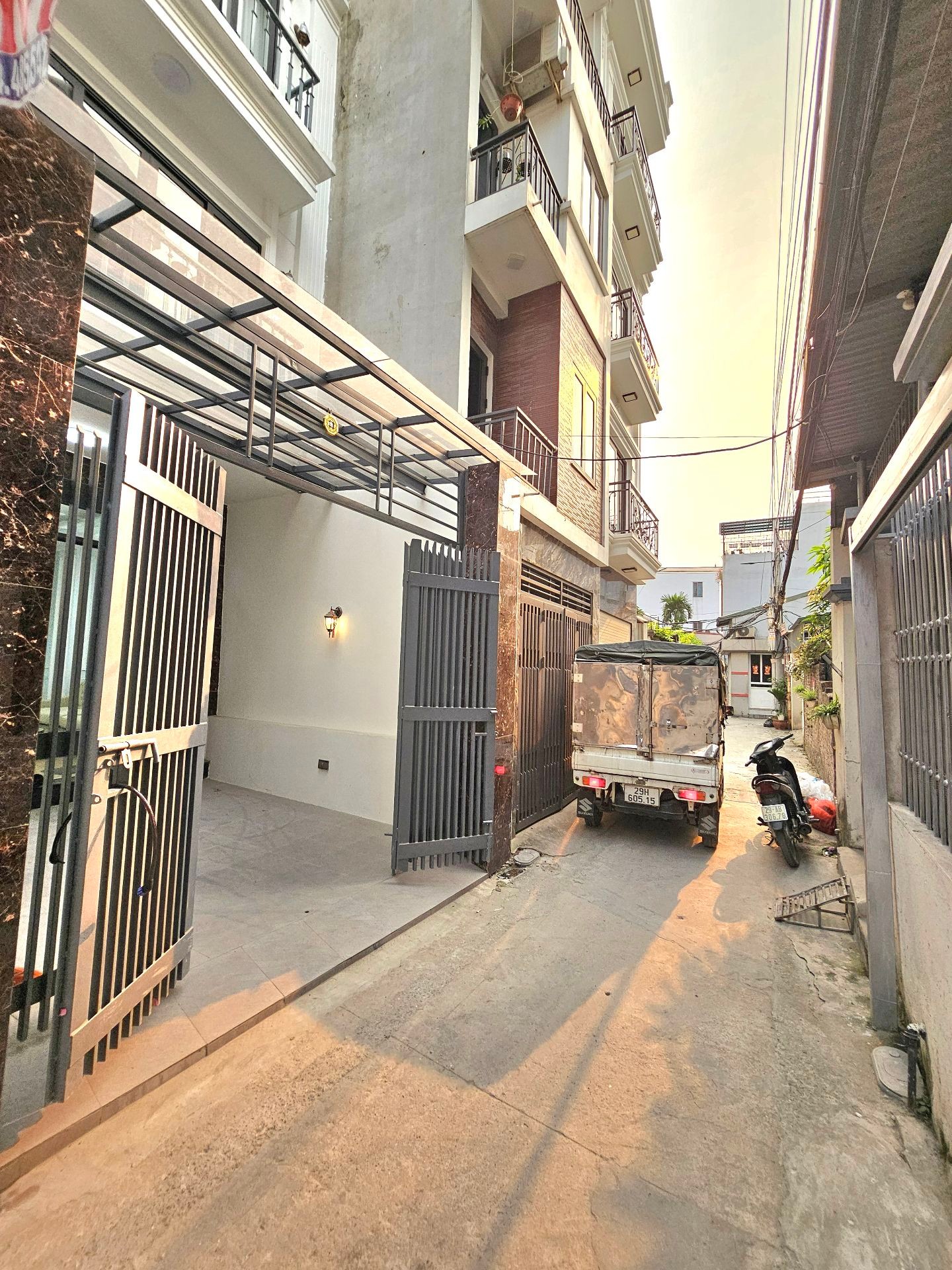 Bán nhà Nguyễn Văn Linh 68m2 | 4 tầng | 4m x 15m | 10,2 tỷ - Long Biên - Ảnh 2