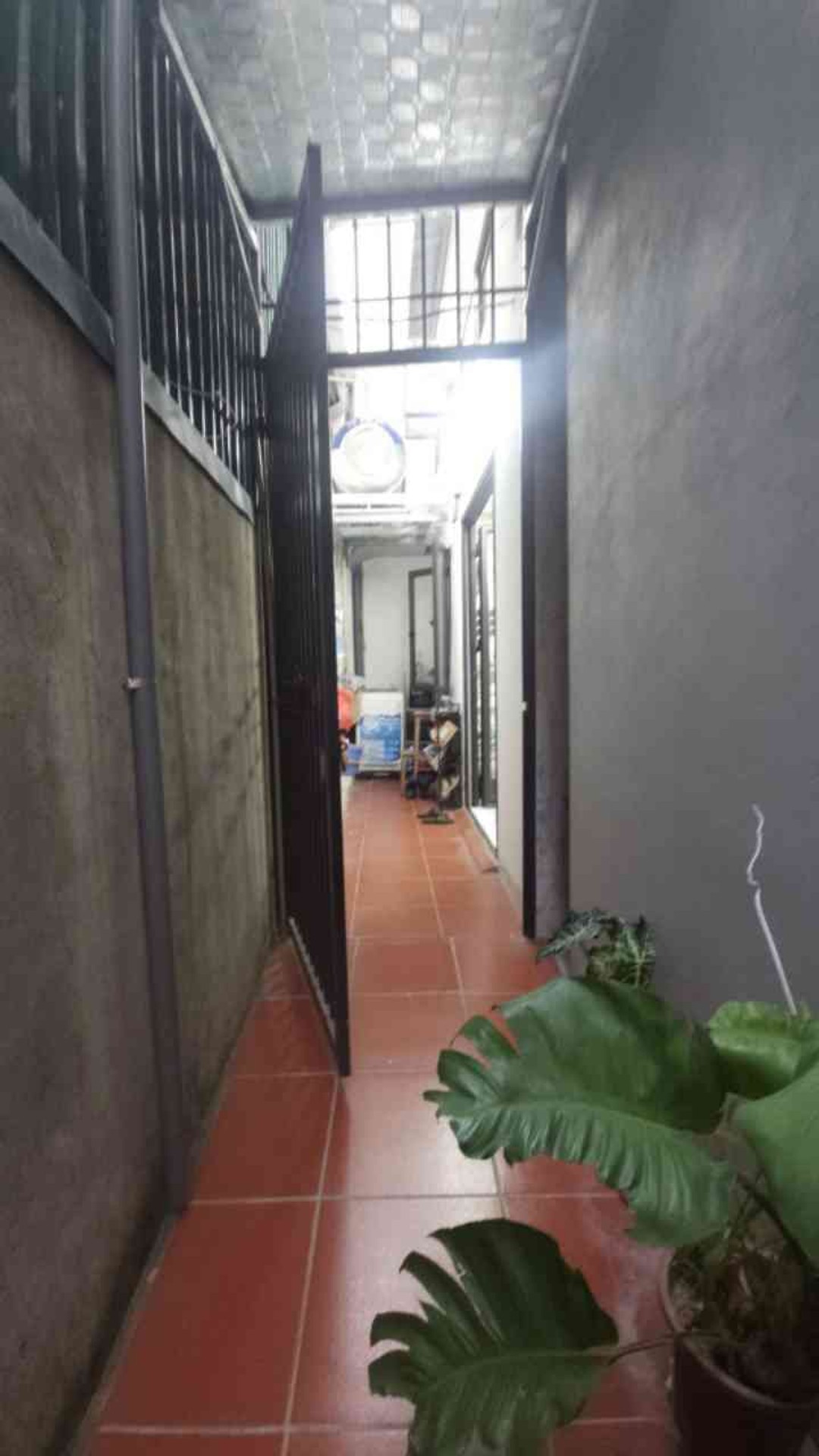 Alternative view of Bán nhà Ô Cách, Q. Long Biên - 31m2 | 1,5 tầng | Mặt tiền 6m x 5m | Giá 3,3 tỷ – 【Nhà đẹp, Giá tốt, 2 phòng ngủ, Đủ công năng, Tài chính thấp】