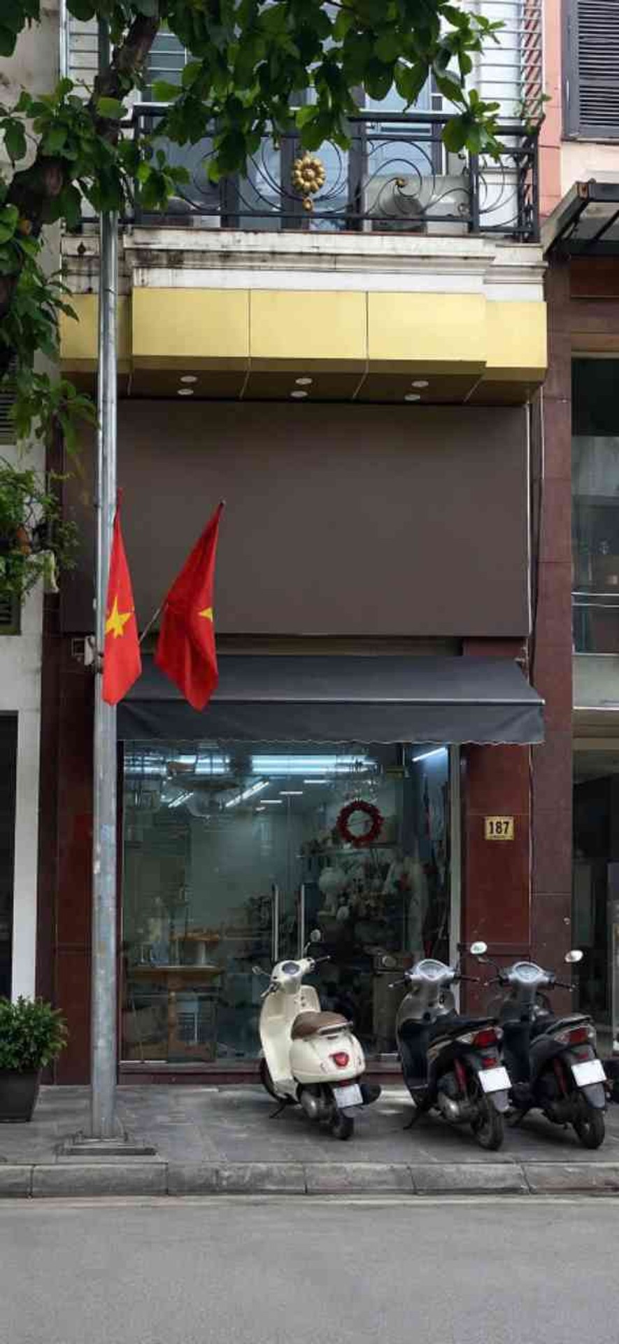 Alternative view of Bán nhà mặt phố Trương Định - 81m2 | 7 tầng | 3,8m x 21m | Giá 52 tỷ - Q. Hoàng Mai - Liên hệ 0982.497.846 - Mặt phố siêu đẹp, Đường 2 chiều, Kinh doanh vô cùng sầm uất, Thang máy chạy vù vù