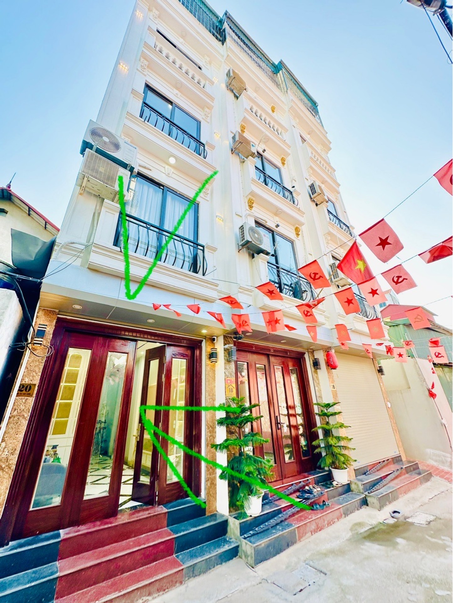 Bán nhà Bát Khối, Long Biên – 33m2 | 5 tầng | Mặt tiền 3m x 11m | Giá 6,6 tỷ Bán nhà Bát Khối, Long Biên – 33m2 | 5 tầng | Mặt tiền 3m x 11m | Giá 6,6 tỷ