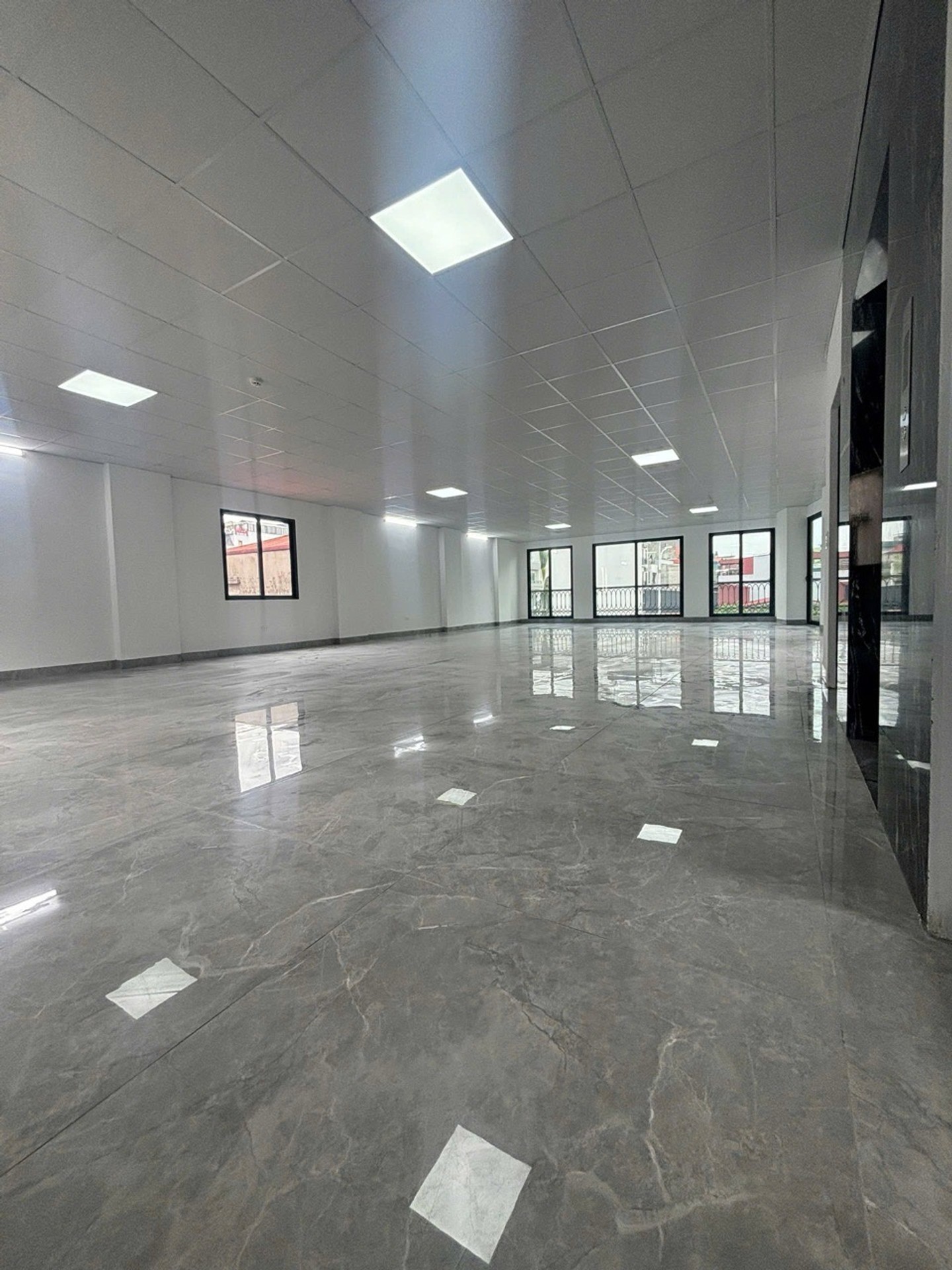Bán tòa Building mặt phố Hồng Tiến – Lô góc siêu VIP – 160m2 – 9 tầng + hầm