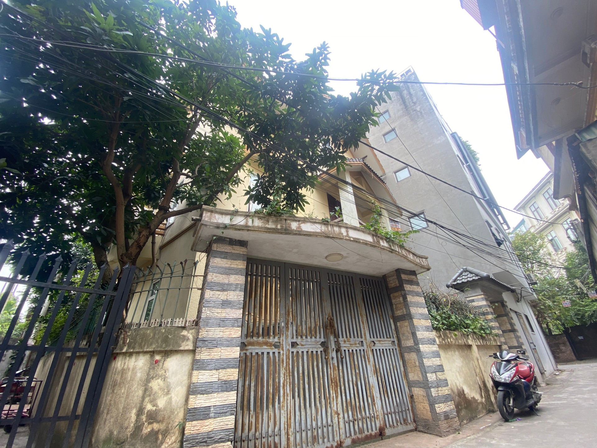Alternative view of Bán nhà Tư Đình - 147m2 | 4 tầng | 10,6m x 12m | Giá 44,1 tỷ - Q. Long Biên - Liên hệ 0982.497.846 - Lô góc, ngõ nông, ôtô ngủ trong nhà, 6PN, 5WC