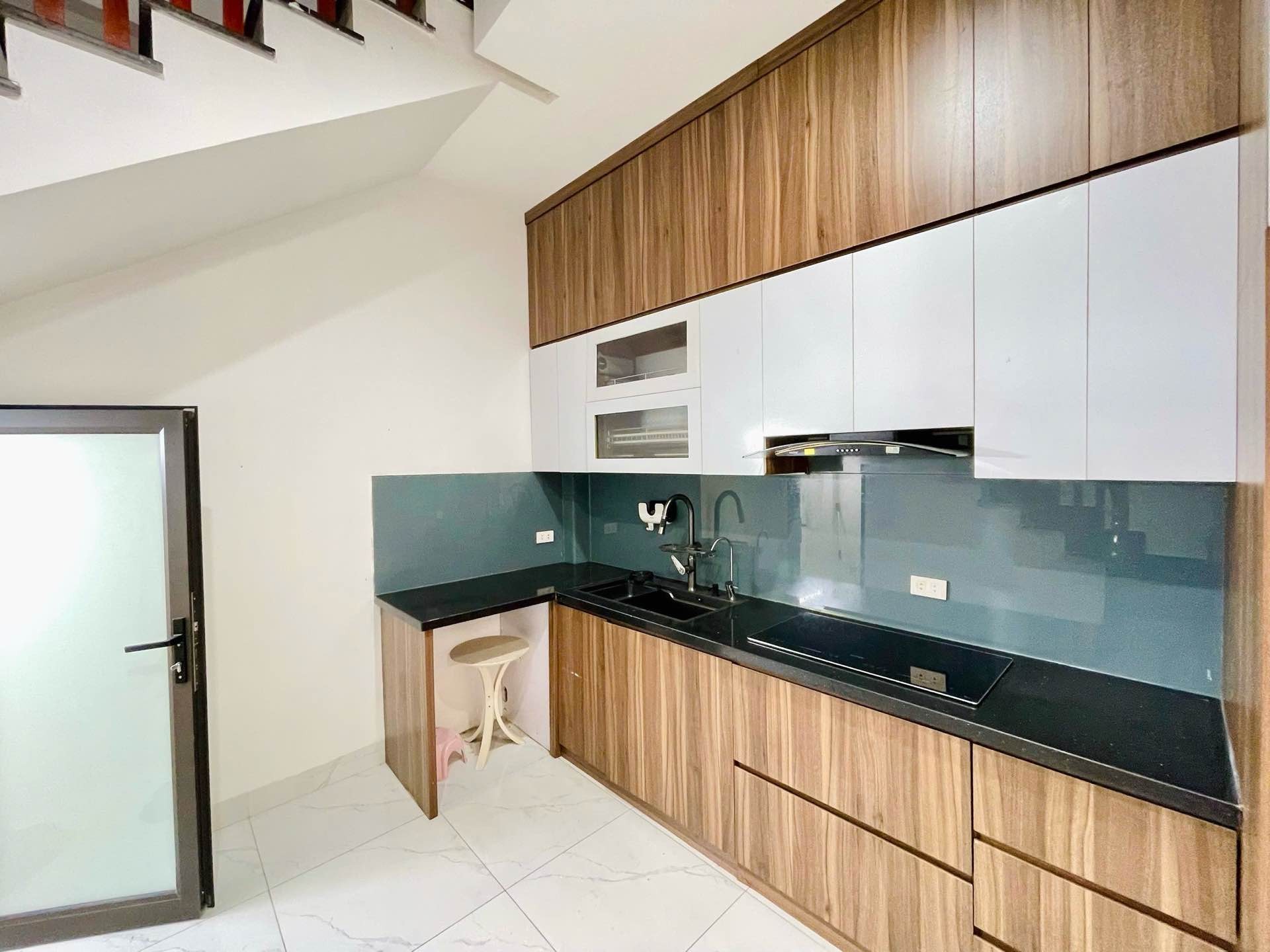 Bán nhà Hoa Lâm 51m2 | 5 tầng | 3,6m2 x 9,5m | 9,9 tỷ - Long Biên - Lô góc, Ngõ gần ôtô, nhà mới, đẹp long lanh - Tặng Full nội thất - Ảnh 6