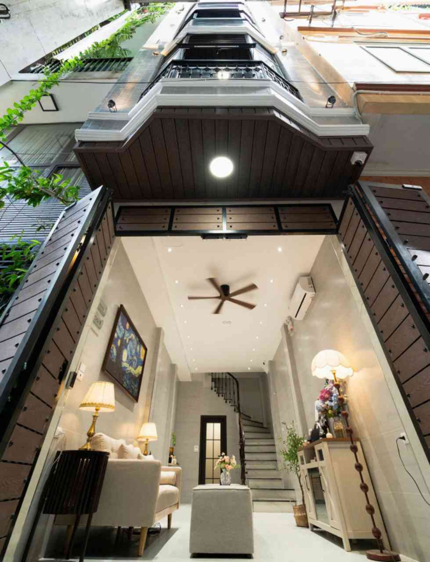 Alternative view of Bán nhà Kim Mã Thượng - 34m2 | 7 tầng | 3,3m x 8,5m | Giá 15,7 tỷ - Q. Ba Đình - Liên hệ 0982.497.846 - Vị trí vàng, Đông khách Nhật, Hàn thuê, Ở và kinh doanh được nhiều loại hình, dòng tiền ổn định 40 triệu/tháng
