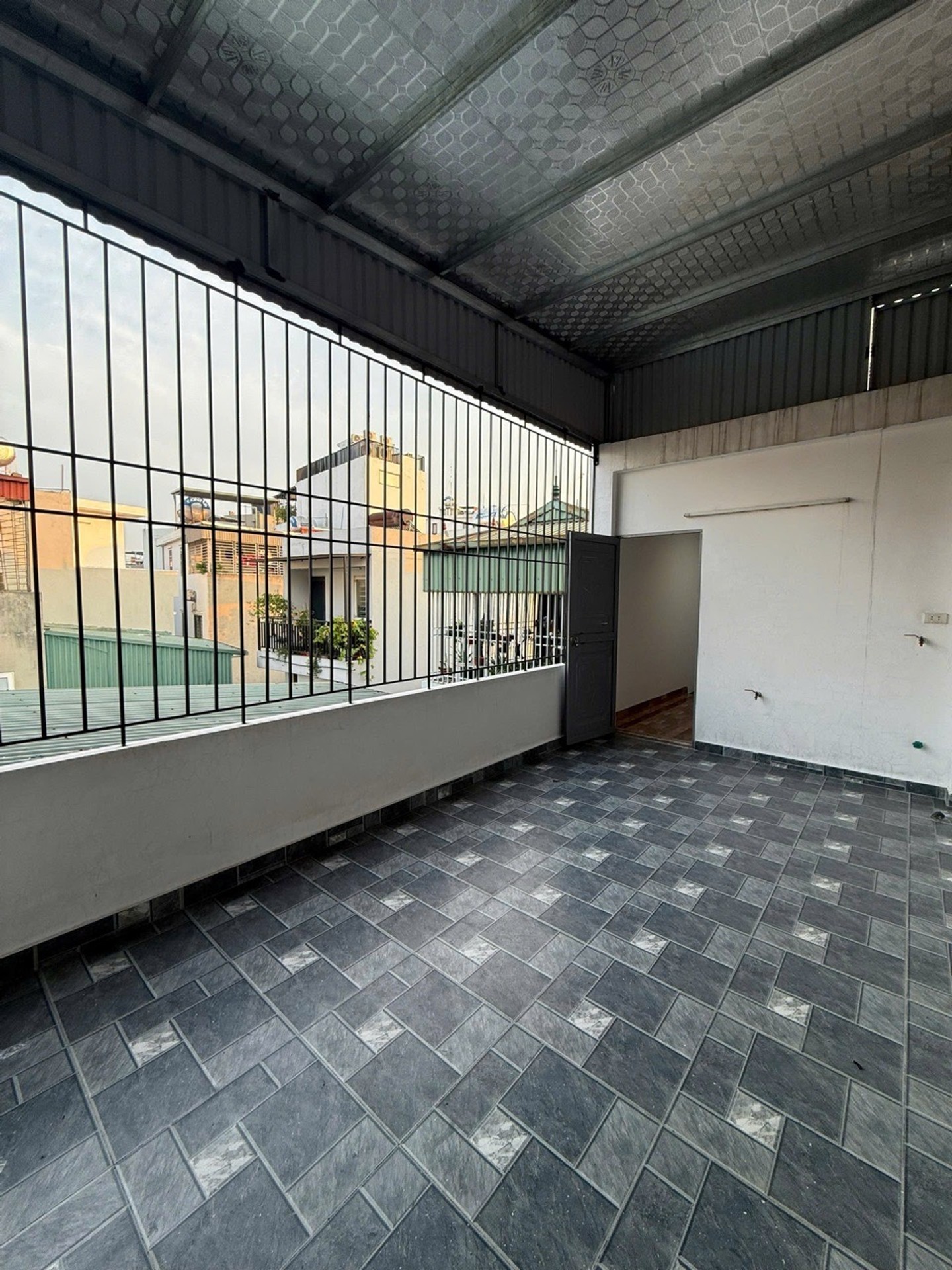 Bán nhà Việt Hưng, Long Biên - 30m2 | 5 tầng | 3,1m x 9,9m | Giá 7,95 tỷ - Full nội thất, 3 phòng ngủ, Ngõ nông, Gần ôtô, Gần phố, Sổ đỏ riêng vuông đẹp - Ảnh 4