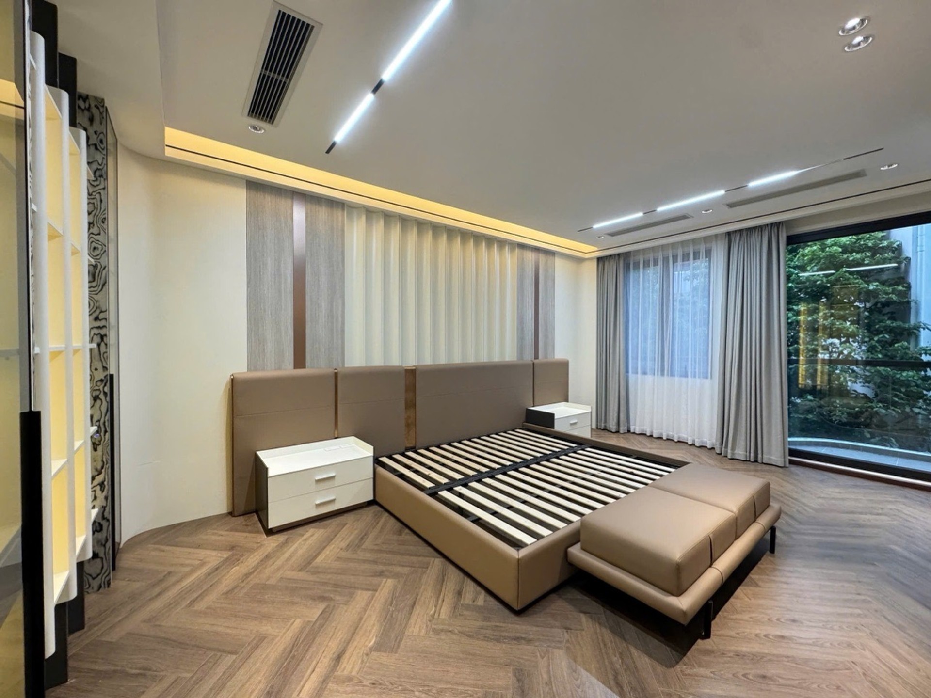 Bán nhà Nguyễn Văn Cừ, Long Biên - 70m2 | 8 tầng | Mặt tiền 6,3m x 11,6m | Giá 28,8 tỷ - Ảnh 4
