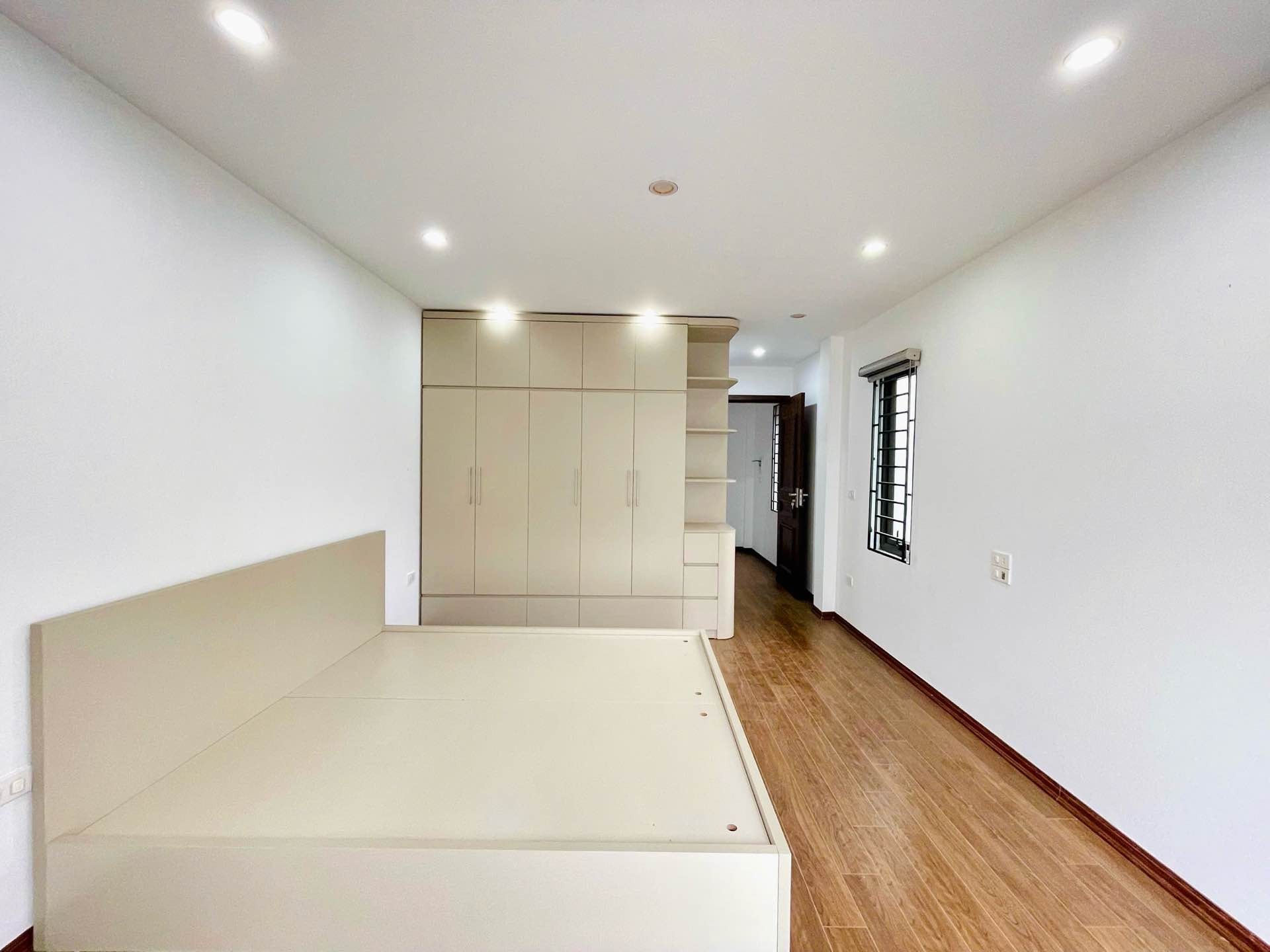 Bán nhà Hoa Lâm 51m2 | 5 tầng | 3,6m2 x 9,5m | 9,9 tỷ - Long Biên - Lô góc, Ngõ gần ôtô, nhà mới, đẹp long lanh - Tặng Full nội thất - Ảnh 8