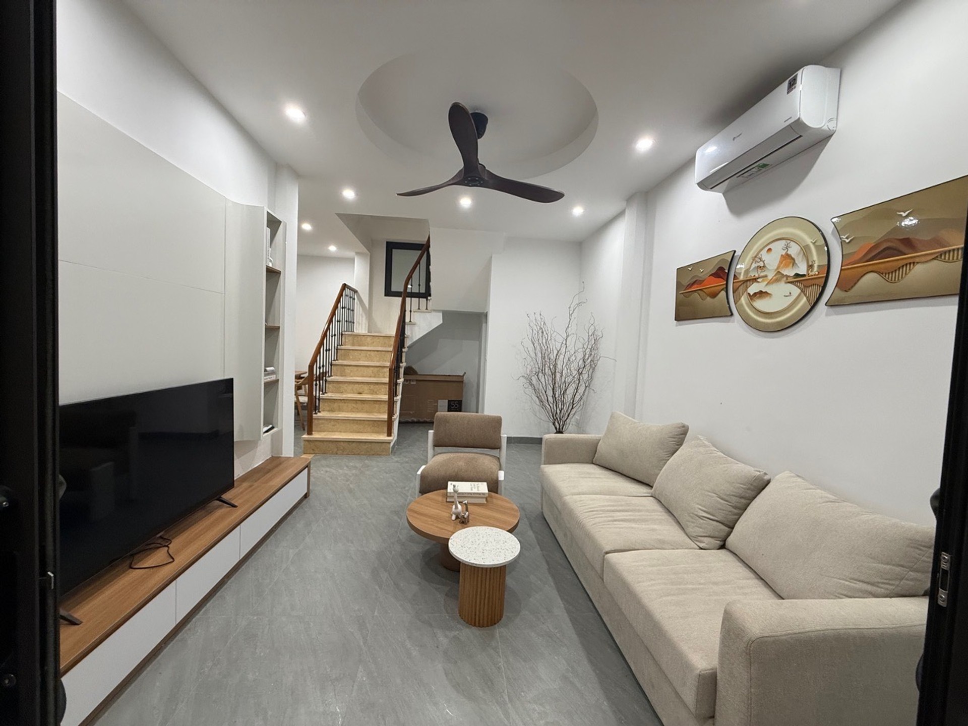 BÁN NHÀ TRUNG TÂM HAI BÀ TRƯNG - NGÕ ĐỖ THUẬN 49M2 x 3 TẦNG, SÂN RỘNG, 2 MẶT THOÁNG, FULL NỘI THẤT, GIÁ 9.5 TỶ - Ảnh 3