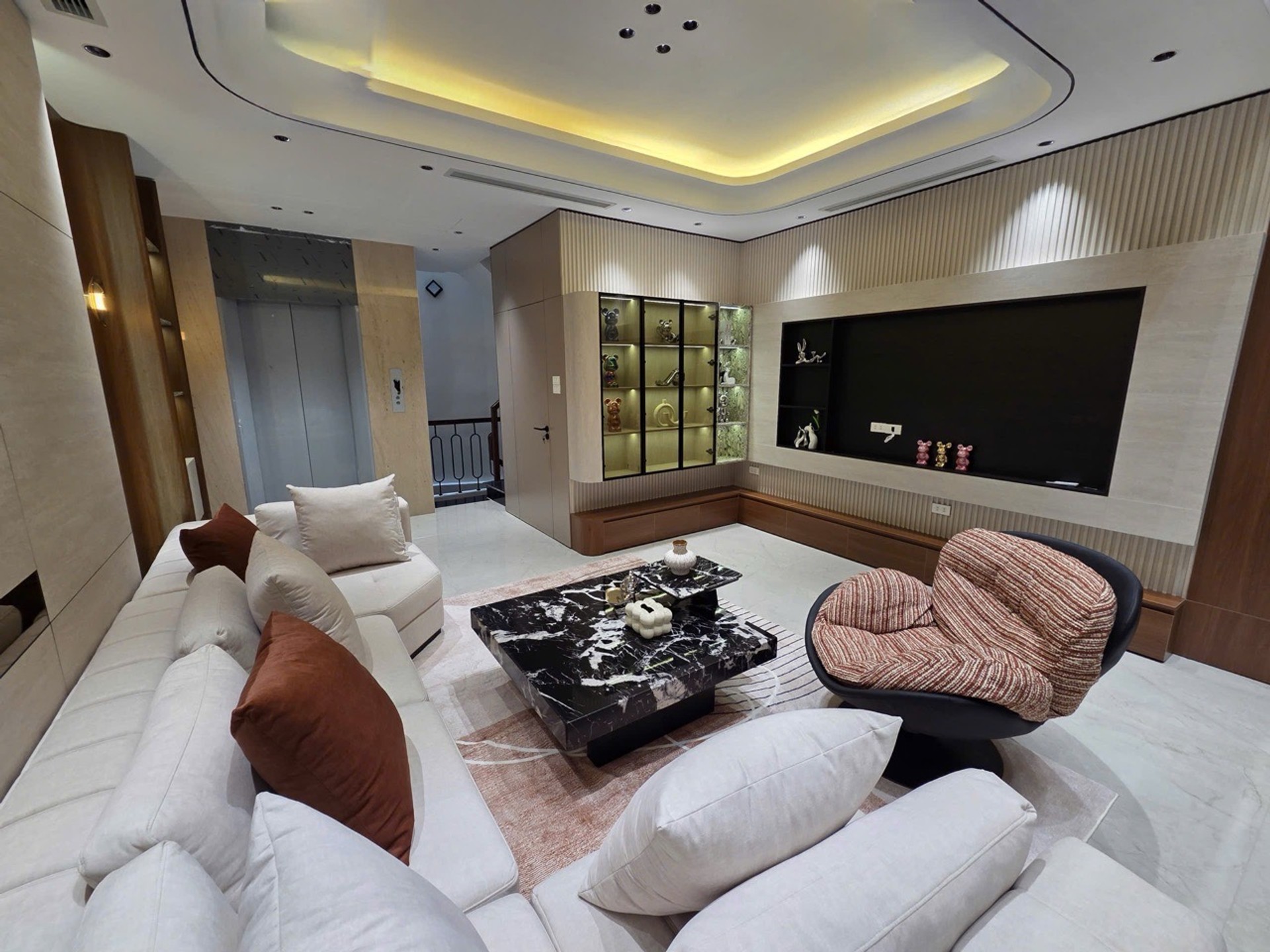Bán nhà Ngọc Thụy, Q. Long Biên - 50m2 | 6 tầng | Mặt tiền 5m x 10m | Giá 16,8 tỷ – 【Nhà đẹp, Thang máy, Xây mới, Full nội thất, Lô góc, Ô tô, View hồ】 - Ảnh 4