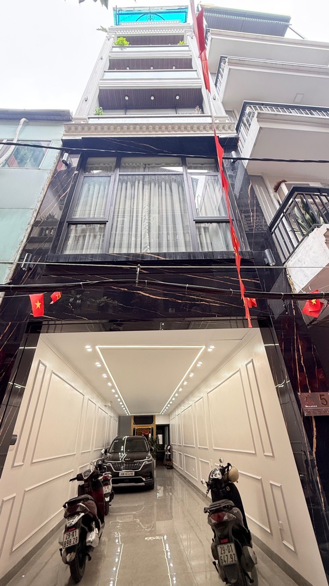 Bán nhà Nguyễn Văn Cừ – 80m2 | 7 tầng | 4,2m x 19m | Giá 27,8 tỷ – Q. Long Biên – Liên hệ 0982.497.846 – Nhà đẹp, Full nội thất cao cấp, Gara ôtô 7 chỗ, Cách mặt phố 50m Bán nhà Nguyễn Văn Cừ – 80m2 | 7 tầng | 4,2m x 19m | Giá 27,8 tỷ – Q. Long Biên – Liên hệ 0982.497.846 – Nhà đẹp, Full nội thất cao cấp, Gara ôtô 7 chỗ, Cách mặt phố 50m
