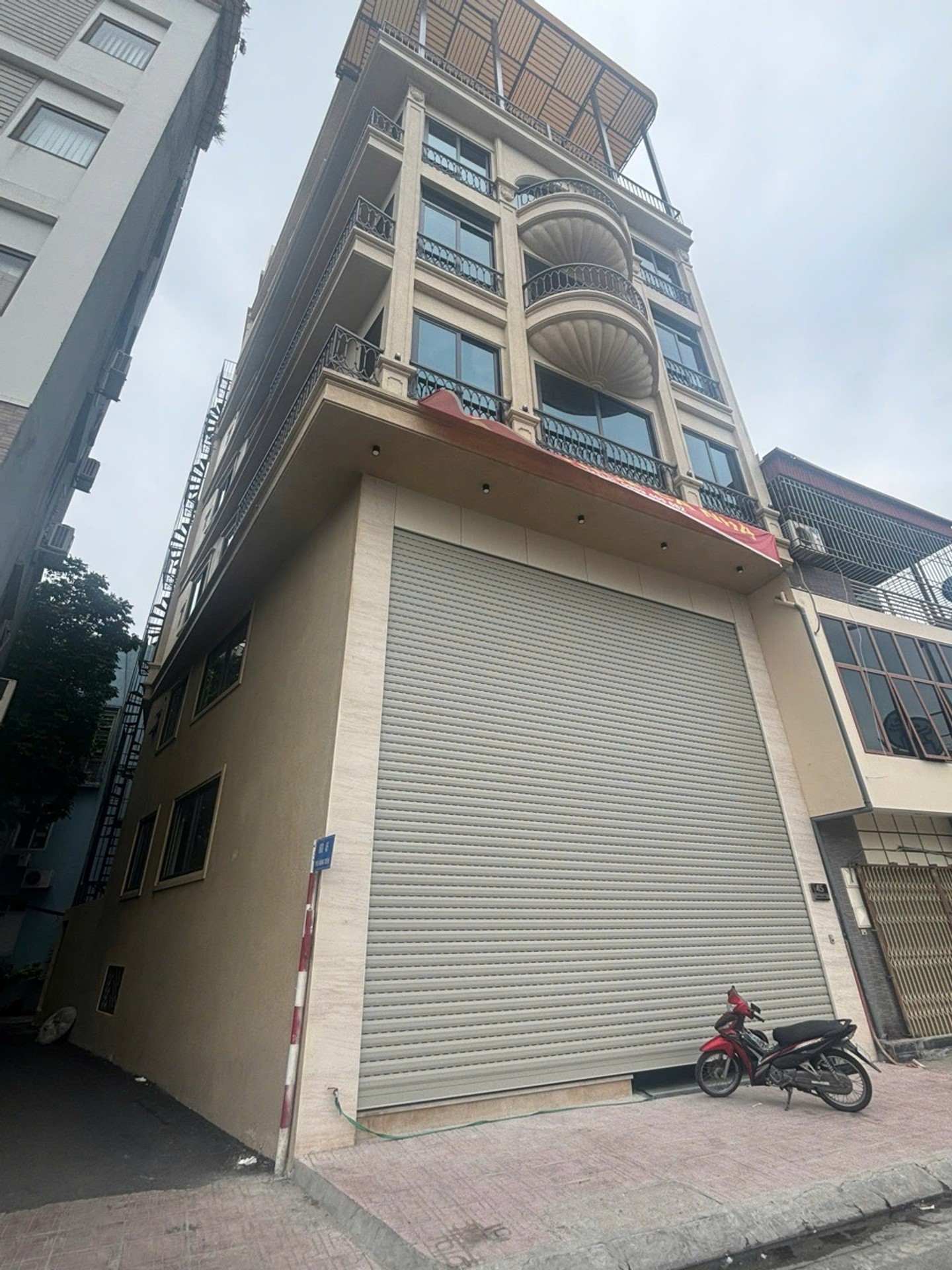 Bán nhà mặt phố Hồng Tiến – 160m2 | 9 tầng + 1 hầm | Mặt tiền 8m x 16m | Giá 68 tỷ Bán nhà mặt phố Hồng Tiến – 160m2 | 9 tầng + 1 hầm | Mặt tiền 8m x 16m | Giá 68 tỷ