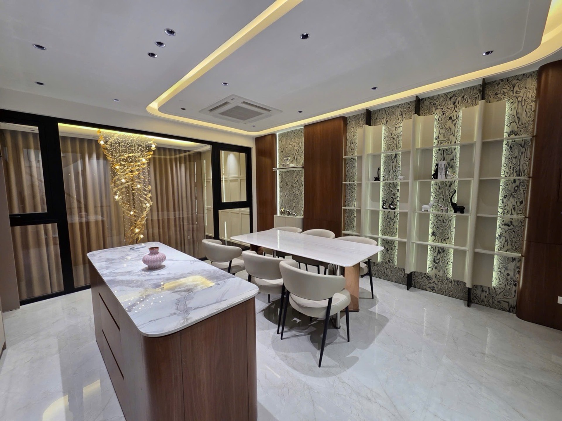 Alternative view of Bán nhà Ngọc Thụy, Q. Long Biên - 50m2 | 6 tầng | Mặt tiền 5m x 10m | Giá 16,8 tỷ – 【Nhà đẹp, Thang máy, Xây mới, Full nội thất, Lô góc, Ô tô, View hồ】