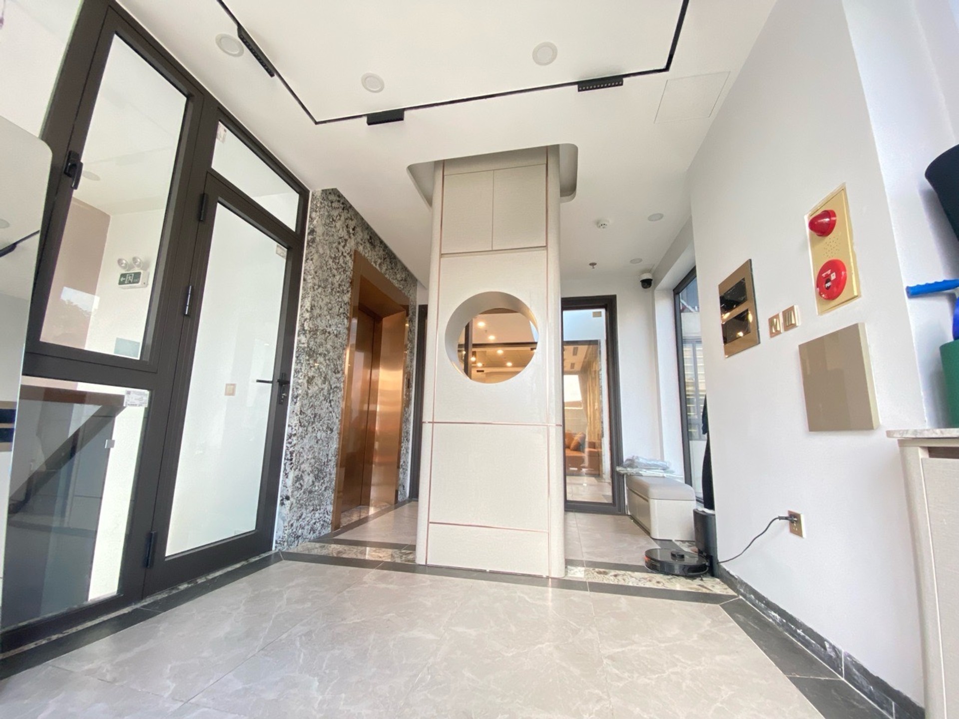 Bán nhà Chu Huy Mân, Q. Long Biên - 110m2 | 8 tầng | Mặt tiền 4,9m x 15m | Giá 22,9 tỷ – 【Nhà đẹp, Thang máy, Xây mới, Full nội thất, Ô tô tránh, Gần hồ, Kinh doanh, 2 thoáng trước sau】 - Ảnh 7