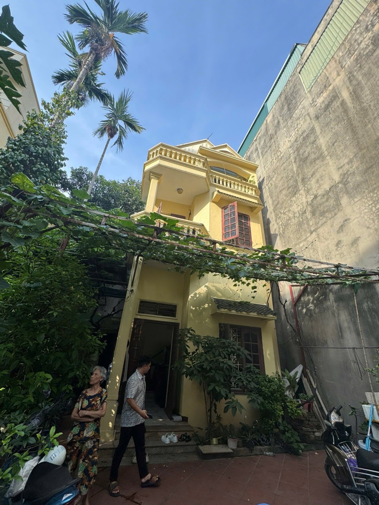 Bán nhà Kim Quan – 132m2 | 3 tầng | 8m x 16,3m | Giá 20 tỷ – Q. Long Biên – Liên hệ 0982.497.846 – Nhà có khuôn viên, Nhiều cây xanh, Bể cá coi không khí mát mẻ, Chủ xác định bán đất, Có thể mua 1 mảnh, Khách thiện chí cọc, Chủ tự tách sổ Bán nhà Kim Quan – 132m2 | 3 tầng | 8m x 16,3m | Giá 20 tỷ – Q. Long Biên – Liên hệ 0982.497.846 – Nhà có khuôn viên, Nhiều cây xanh, Bể cá coi không khí mát mẻ, Chủ xác định bán đất, Có thể mua 1 mảnh, Khách thiện chí cọc, Chủ tự tách sổ