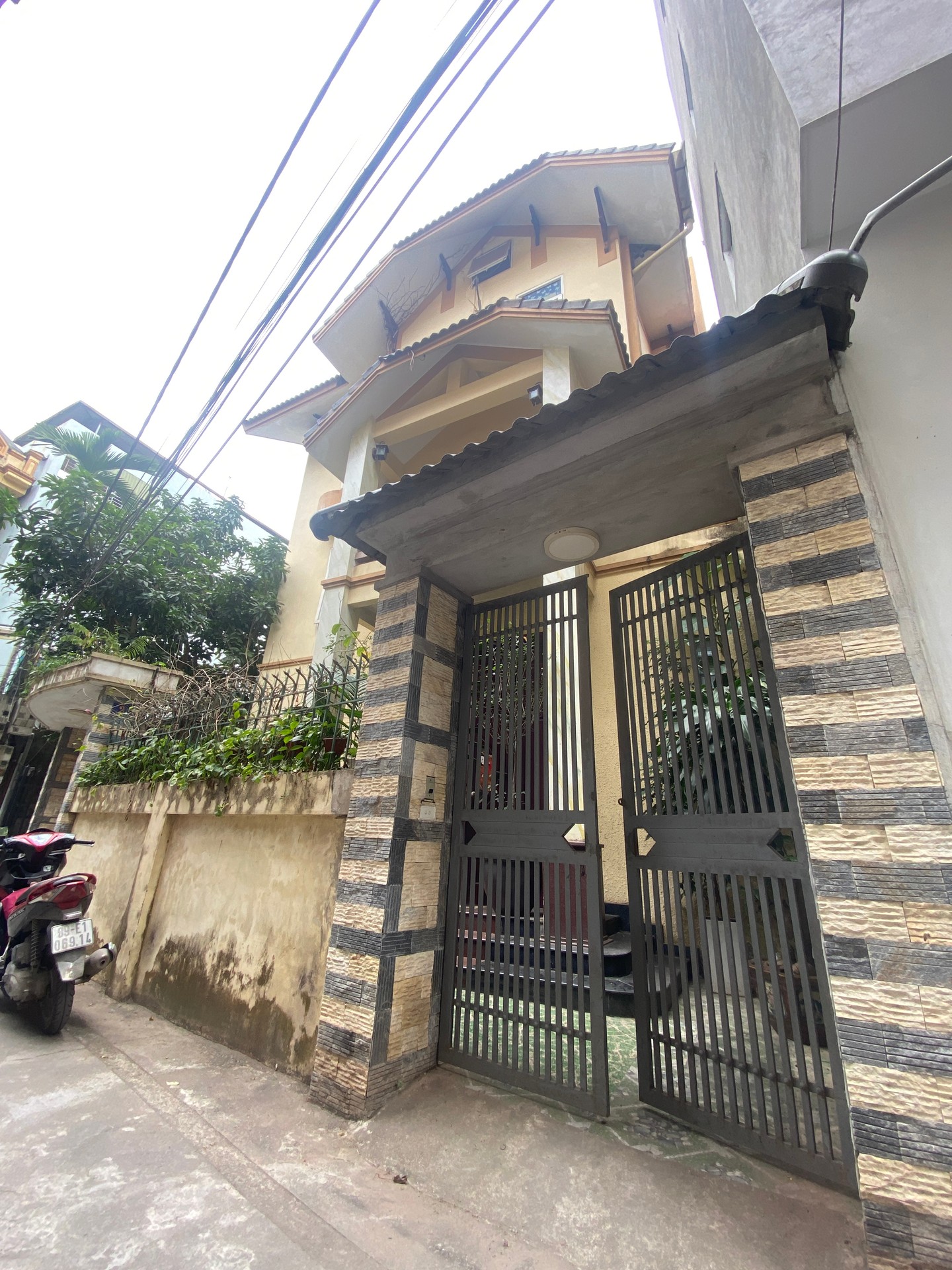 Bán nhà Tư Đình – 147m2 | 4 tầng | 10,6m x 12m | Giá 44,1 tỷ – Q. Long Biên – Liên hệ 0982.497.846 – Lô góc, ngõ nông, ôtô ngủ trong nhà, 6PN, 5WC