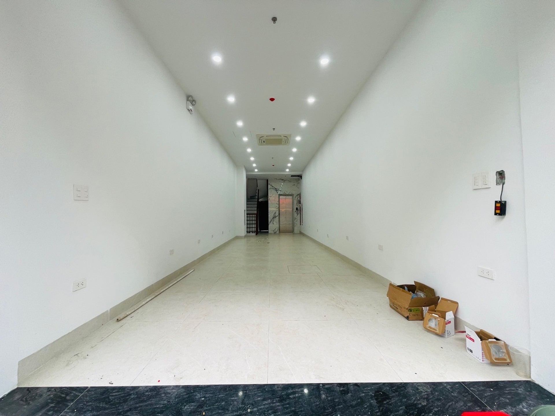 Bán nhà mặt phố Cầu Giấy - 55m2 | 9 tầng | Mặt tiền 3,6m x 13,5m | Giá 52 tỷ - Ảnh 7
