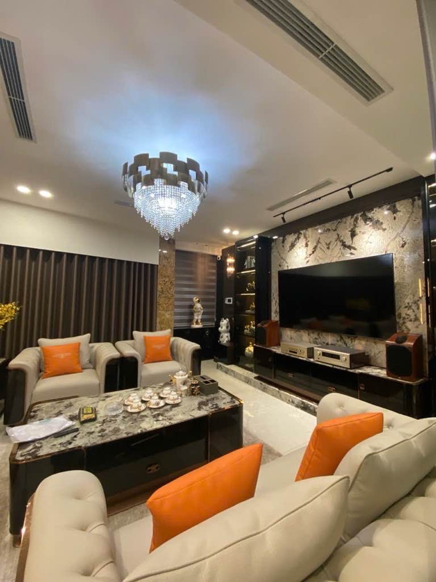Bán nhà Việt Hưng 21 tỷ | 61m2 | 6 tầng | Thang máy | 6m mặt tiền Bán nhà Việt Hưng 21 tỷ | 61m2 | 6 tầng | Thang máy | 6m mặt tiền