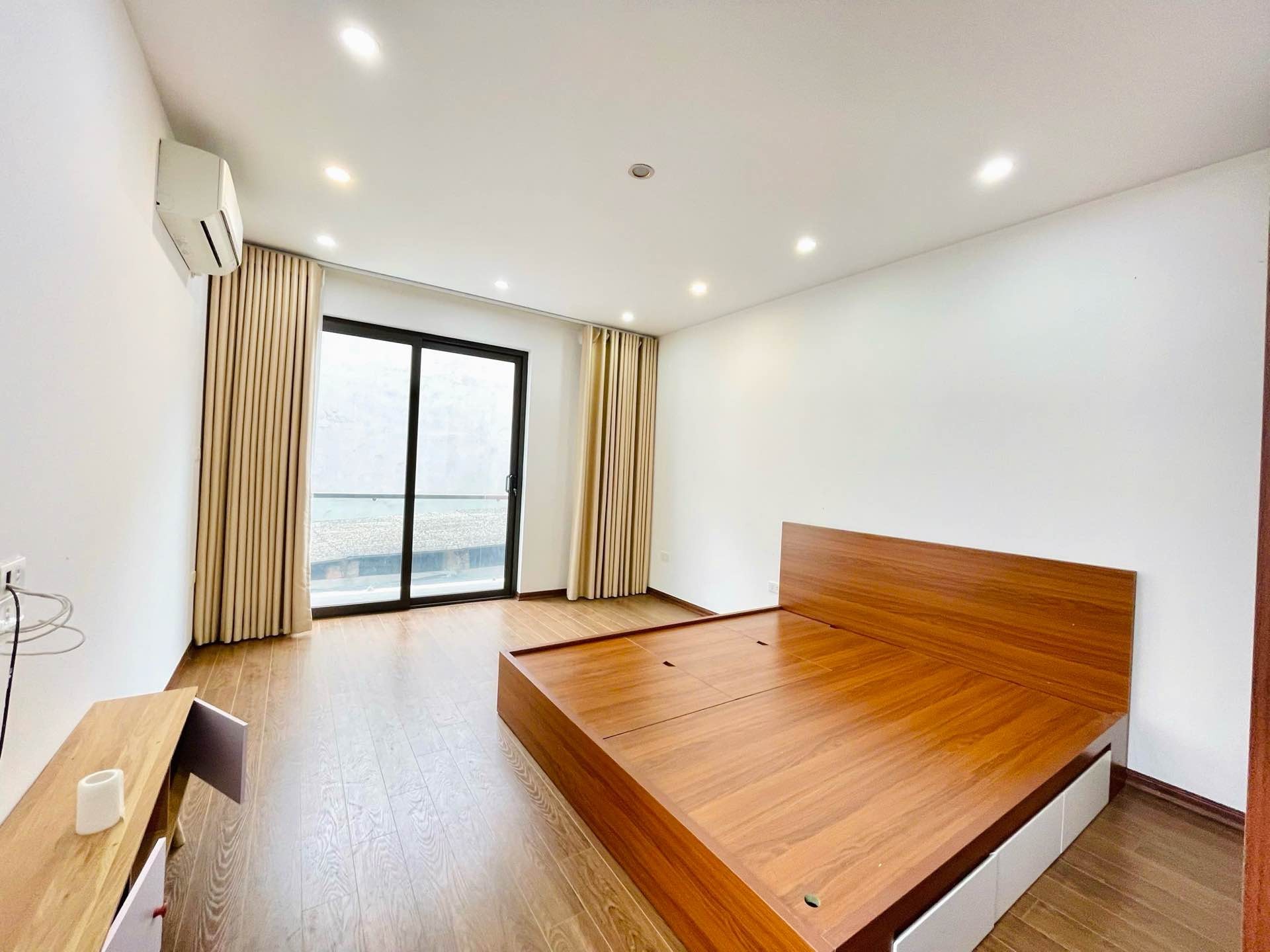 Bán nhà Hoa Lâm 51m2 | 5 tầng | 3,6m2 x 9,5m | 9,9 tỷ - Long Biên - Lô góc, Ngõ gần ôtô, nhà mới, đẹp long lanh - Tặng Full nội thất - Ảnh 4