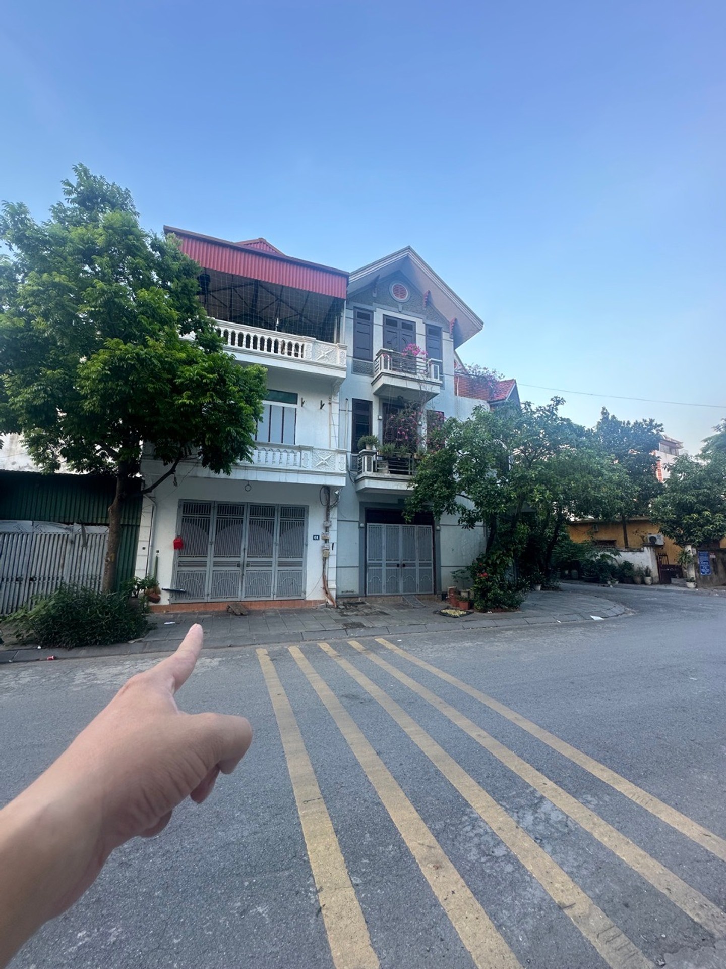 Bán nhà Thanh Am – 55m2 | 3 tầng | 5,3m x 10,5m | Giá 17,8 tỷ – Q. Long Biên – Liên hệ 0982.497.846 – Phân lô, Vỉa hè rộng, Ngay sát ngã tư, Mặt ngõ to như phố, Cho thuê dòng tiền, Gần công viên Bán nhà Thanh Am – 55m2 | 3 tầng | 5,3m x 10,5m | Giá 17,8 tỷ – Q. Long Biên – Liên hệ 0982.497.846 – Phân lô, Vỉa hè rộng, Ngay sát ngã tư, Mặt ngõ to như phố, Cho thuê dòng tiền, Gần công viên