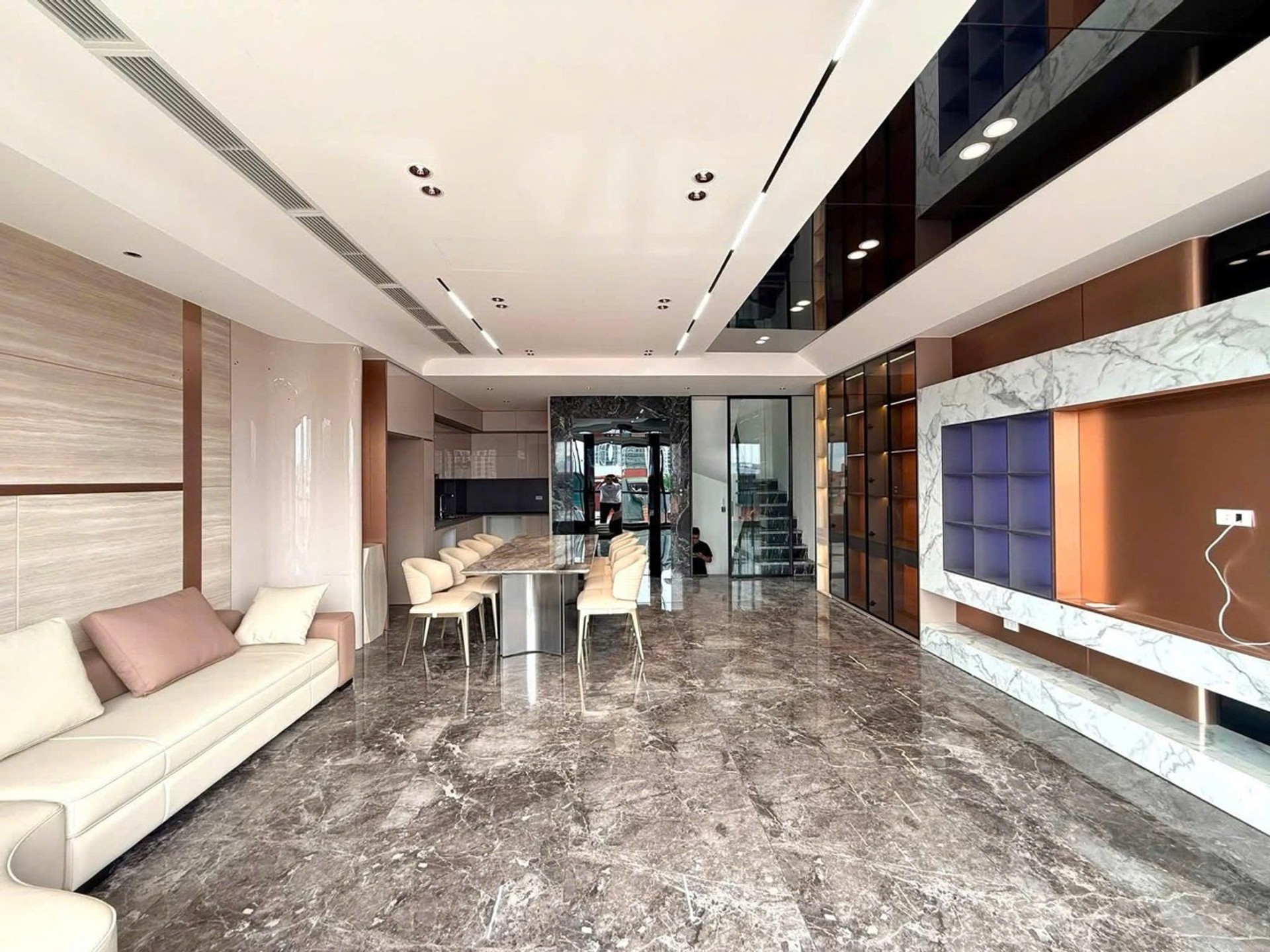 Alternative view of Bán nhà Nguyễn Văn Cừ, Long Biên - 70m2 | 8 tầng | Mặt tiền 6,3m x 11,6m | Giá 28,8 tỷ