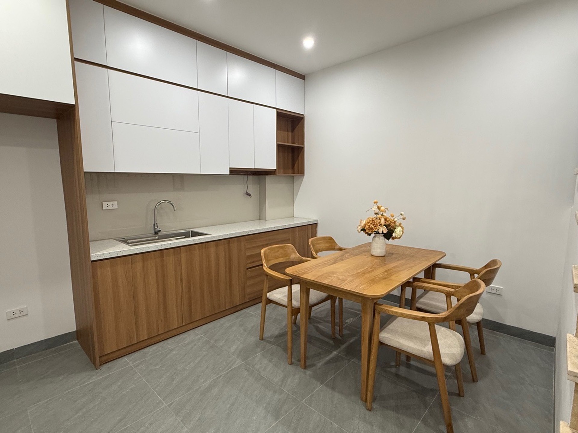 BÁN NHÀ TRUNG TÂM HAI BÀ TRƯNG - NGÕ ĐỖ THUẬN 49M2 x 3 TẦNG, SÂN RỘNG, 2 MẶT THOÁNG, FULL NỘI THẤT, GIÁ 9.5 TỶ - Ảnh 4