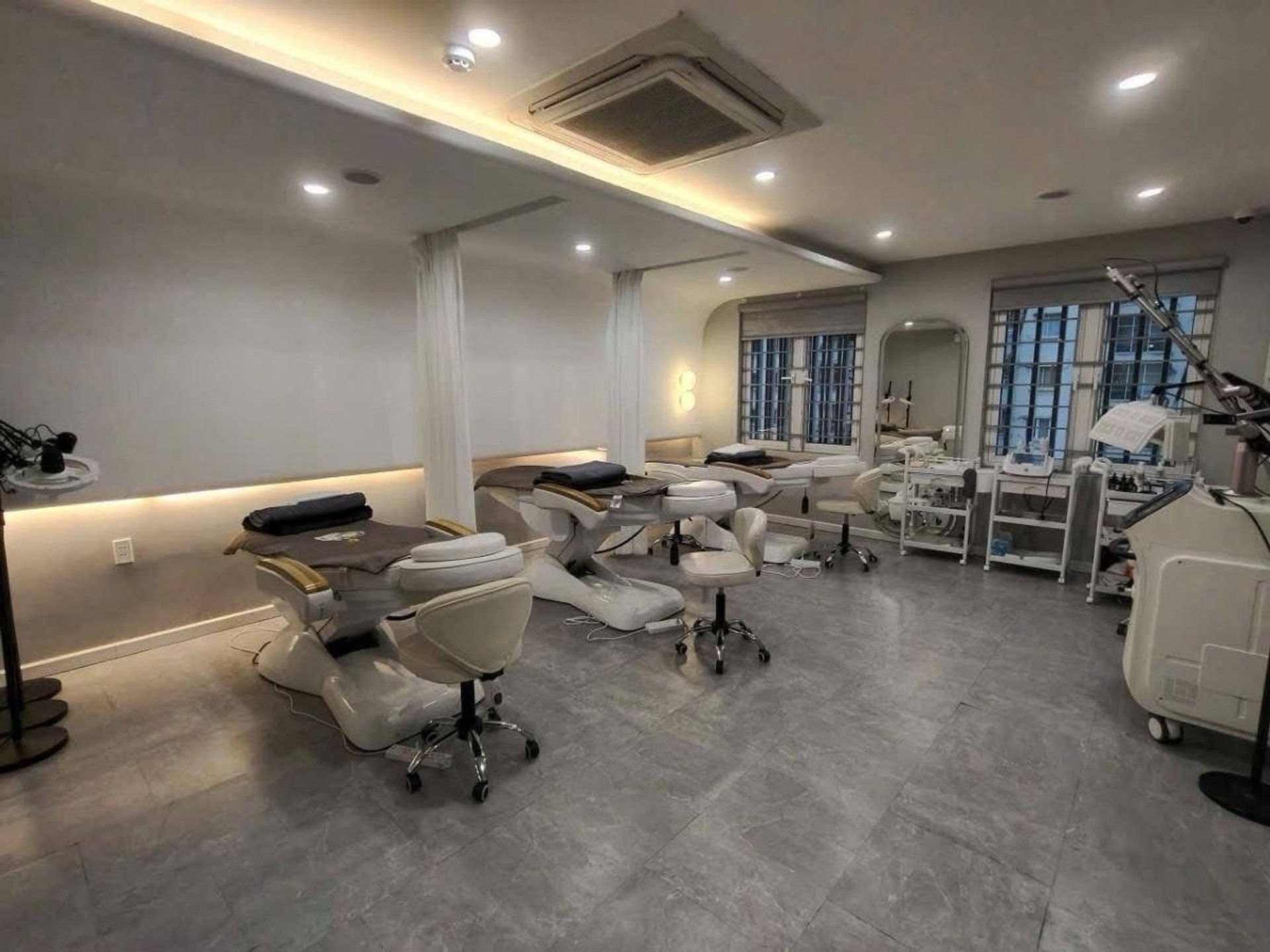 Alternative view of Bán nhà mặt phố Vũ Phạm Hàm, Cầu Giấy - 143m2 | 7 tầng | Mặt tiền 5,3m x 27m | Giá 100 tỷ