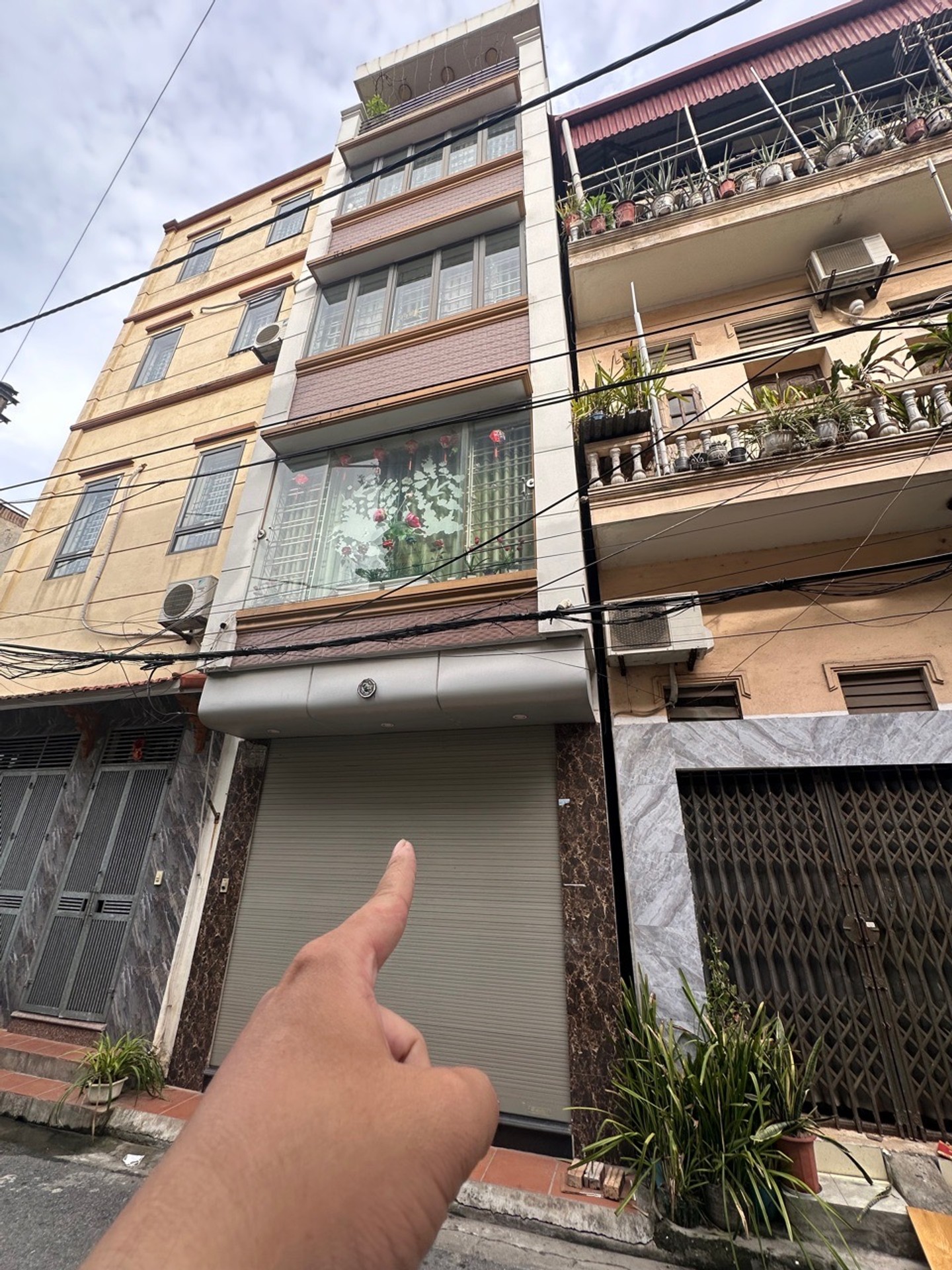 Bán nhà Ngô Gia Tự 32m2 | 5 tầng | 3,9m x 9m | 9,6 tỷ – Long Biên – Liên hệ 0982.497.846 Bán nhà Ngô Gia Tự 32m2 | 5 tầng | 3,9m x 9m | 9,6 tỷ – Long Biên – Liên hệ 0982.497.846