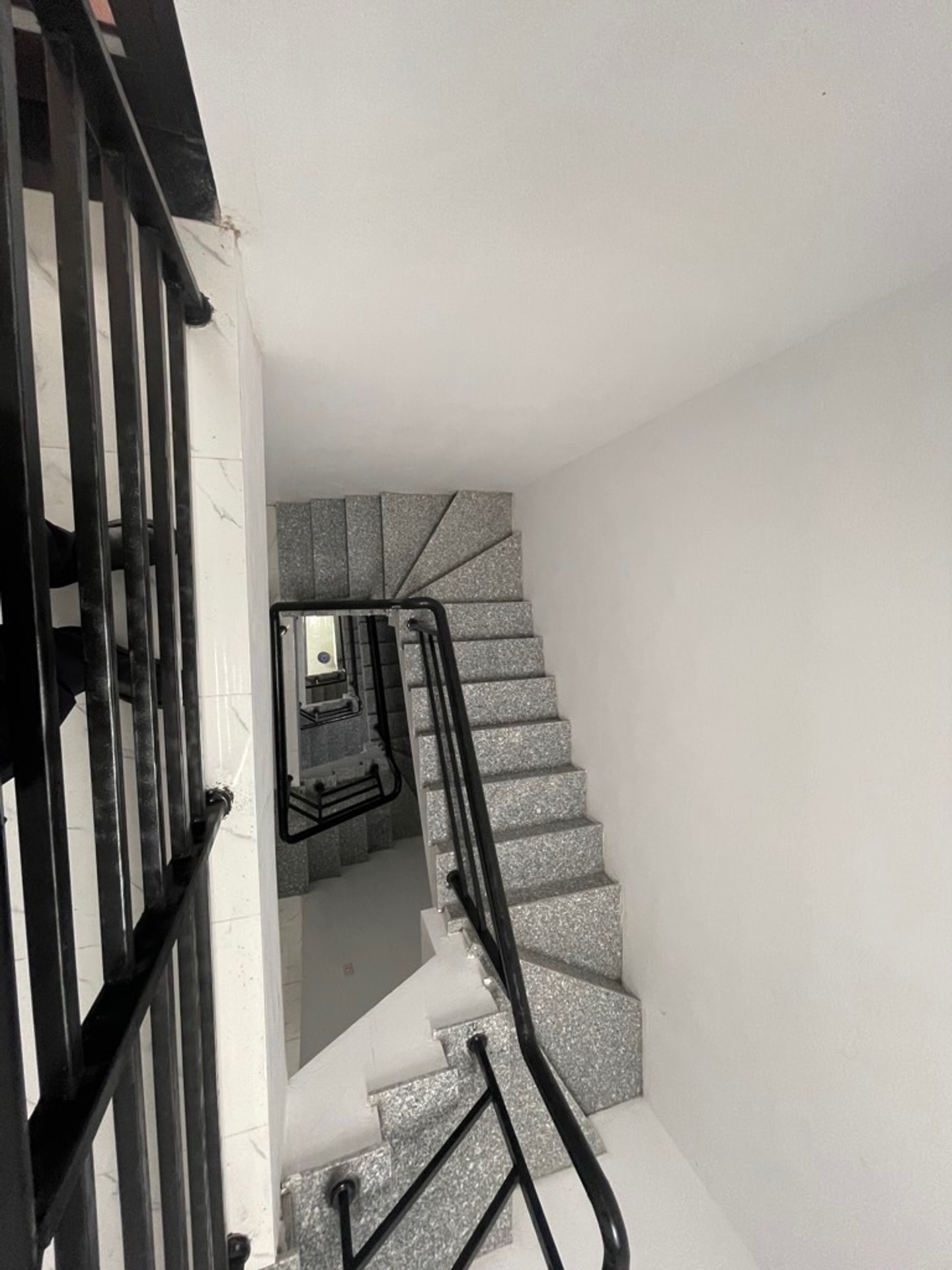 Bán Shophouse, Liền kề Bình Minh Garden - 79m2 | 4 tầng | Mặt tiền 4,5m x 17,5m | Giá 25 tỷ - 93 Đức Giang, Long Biên - Thang máy, Kinh doanh đỉnh, View chung cư, Sổ đỏ lâu dài - Ảnh 3