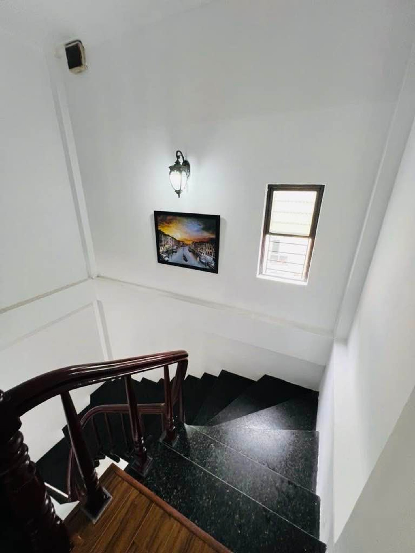 Bán nhà Trường Lâm, Q. Long Biên - 34m2 | 5 tầng | Diện tích 4m x 8,6m | Giá 10,39 tỷ– 【Nhà đẹp, Xây mới, Full nội thất, 2 nhà ra phố, Gara ôtô, 2 thoáng】 - Ảnh 9