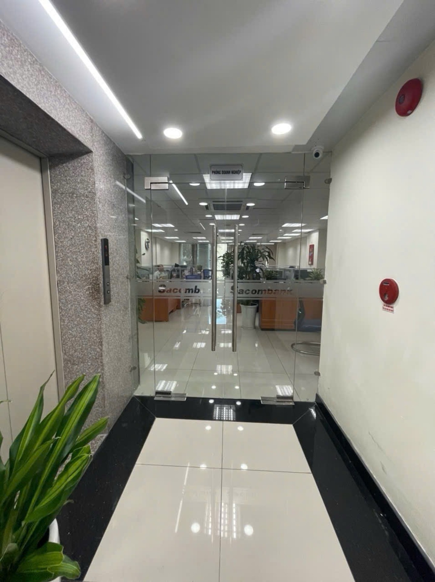 Bán nhà mặt phố Hòa Mã – 187m2 | 8 tầng | 7m x 26,7m | Giá 170 tỷ – Q. Hai Bà Trưng – Liên hệ 0982.497.846 – Gần ngã tư, Vỉa hè rộng, Thang máy, Dòng tiền ổn định, Hiếm nhà bán, Vị trí đắc địa, Tiện ích ngập tràn Bán nhà mặt phố Hòa Mã – 187m2 | 8 tầng | 7m x 26,7m | Giá 170 tỷ – Q. Hai Bà Trưng – Liên hệ 0982.497.846 – Gần ngã tư, Vỉa hè rộng, Thang máy, Dòng tiền ổn định, Hiếm nhà bán, Vị trí đắc địa, Tiện ích ngập tràn
