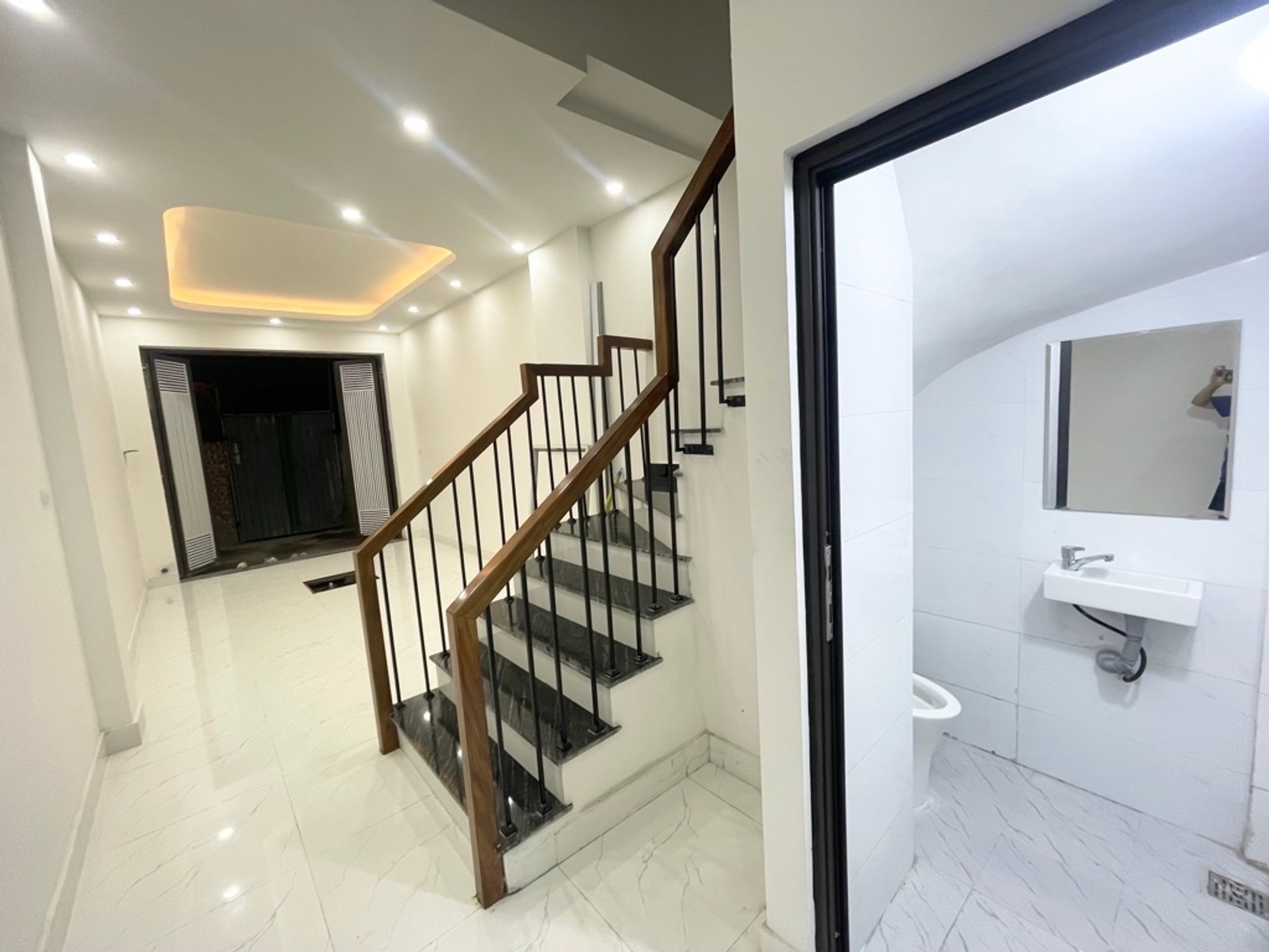 Bán nhà Ô Cách 35m2 | 4 tầng | 3,1m2 x 11,2m2 | 8,2 tỷ – Long Biên – Ôtô đỗ cửa, Nhà mới, Ngõ thông, 5 phòng thoáng sáng Bán nhà Ô Cách 35m2 | 4 tầng | 3,1m2 x 11,2m2 | 8,2 tỷ – Long Biên – Ôtô đỗ cửa, Nhà mới, Ngõ thông, 5 phòng thoáng sáng