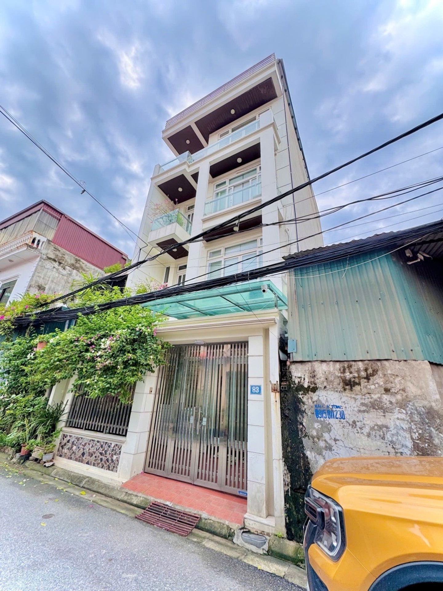 Bán nhà Nguyễn Văn Linh, Long Biên – 86m2 | 5 tầng | Mặt tiền 6,5m x 13,2m | Giá 25 tỷ Bán nhà Nguyễn Văn Linh, Long Biên – 86m2 | 5 tầng | Mặt tiền 6,5m x 13,2m | Giá 25 tỷ