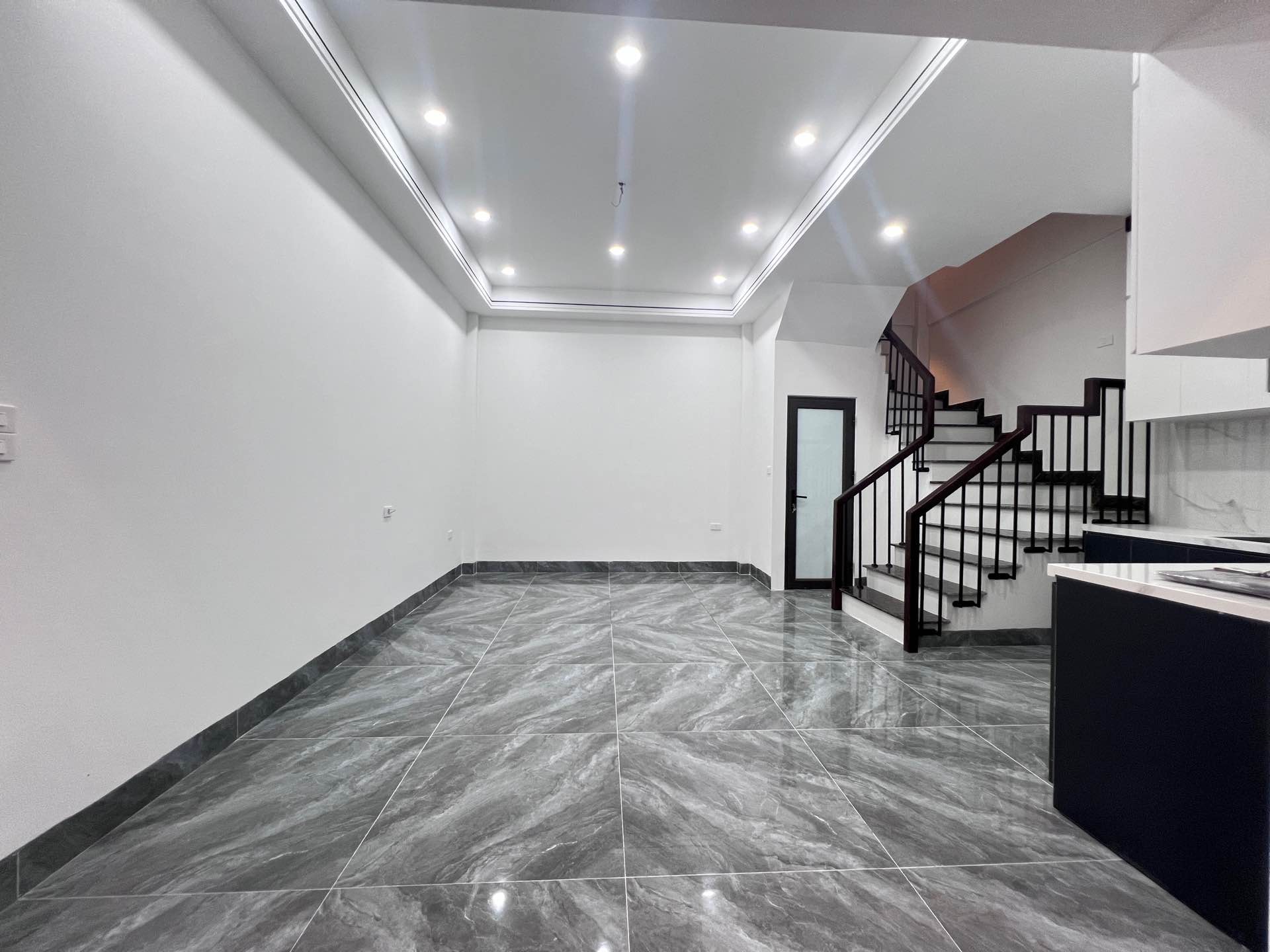 Bán nhà Ô Cách - 8,48 tỷ | 33m2 | 5 tầng - Ngõ to, Ôtô 4 - Ảnh 3