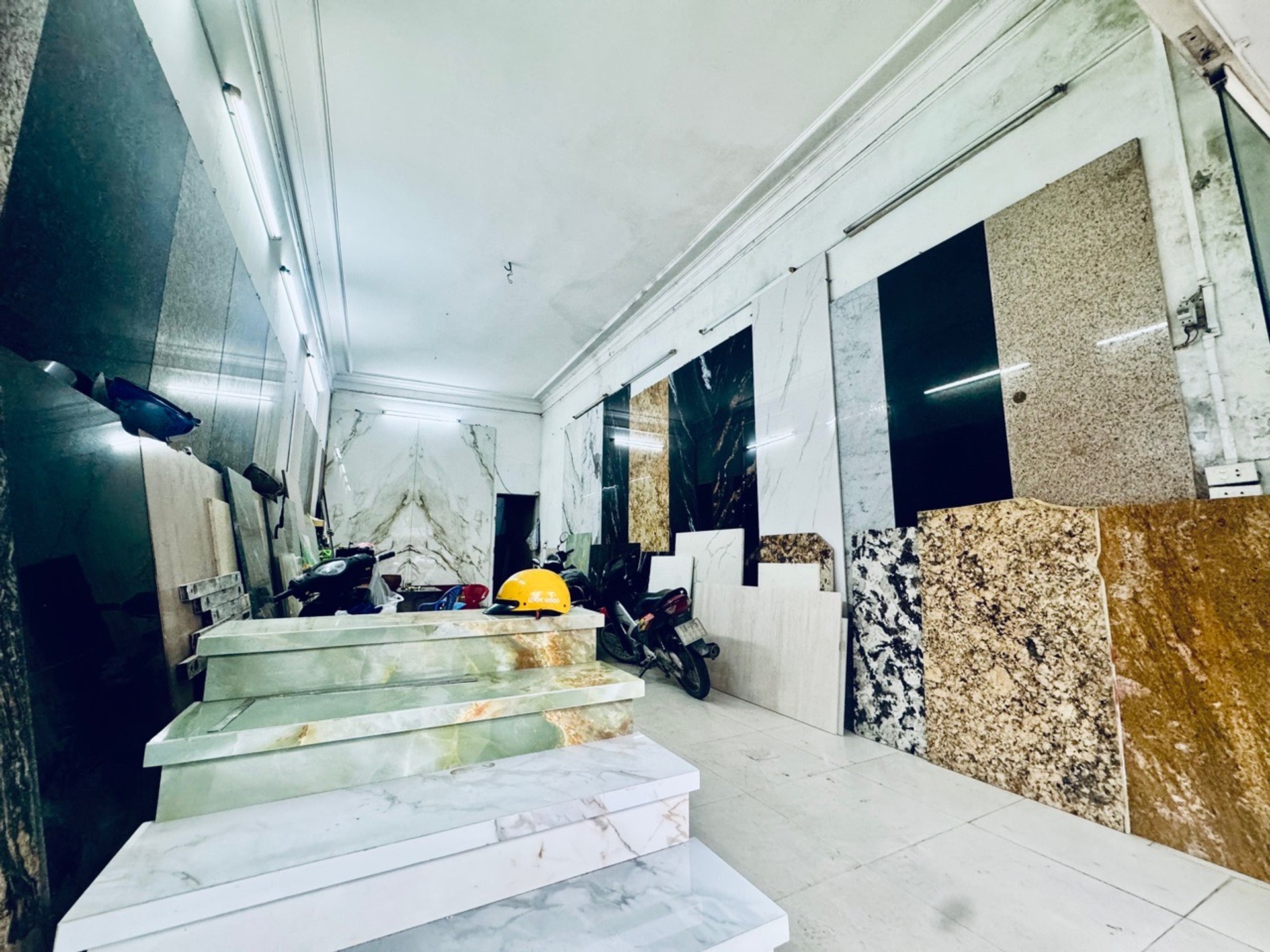 Bán nhà mặt phố Ngô Gia Tự, Q. Long Biên - 84m2 | 2 tầng | Mặt tiền 4m x 20,9m | Giá 33,5 tỷ - Ảnh 3