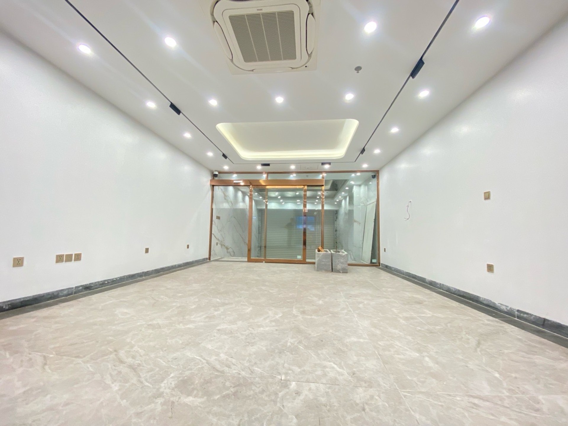 Bán nhà Chu Huy Mân, Q. Long Biên - 110m2 | 8 tầng | Mặt tiền 4,9m x 15m | Giá 22,9 tỷ – 【Nhà đẹp, Thang máy, Xây mới, Full nội thất, Ô tô tránh, Gần hồ, Kinh doanh, 2 thoáng trước sau】 - Ảnh 17