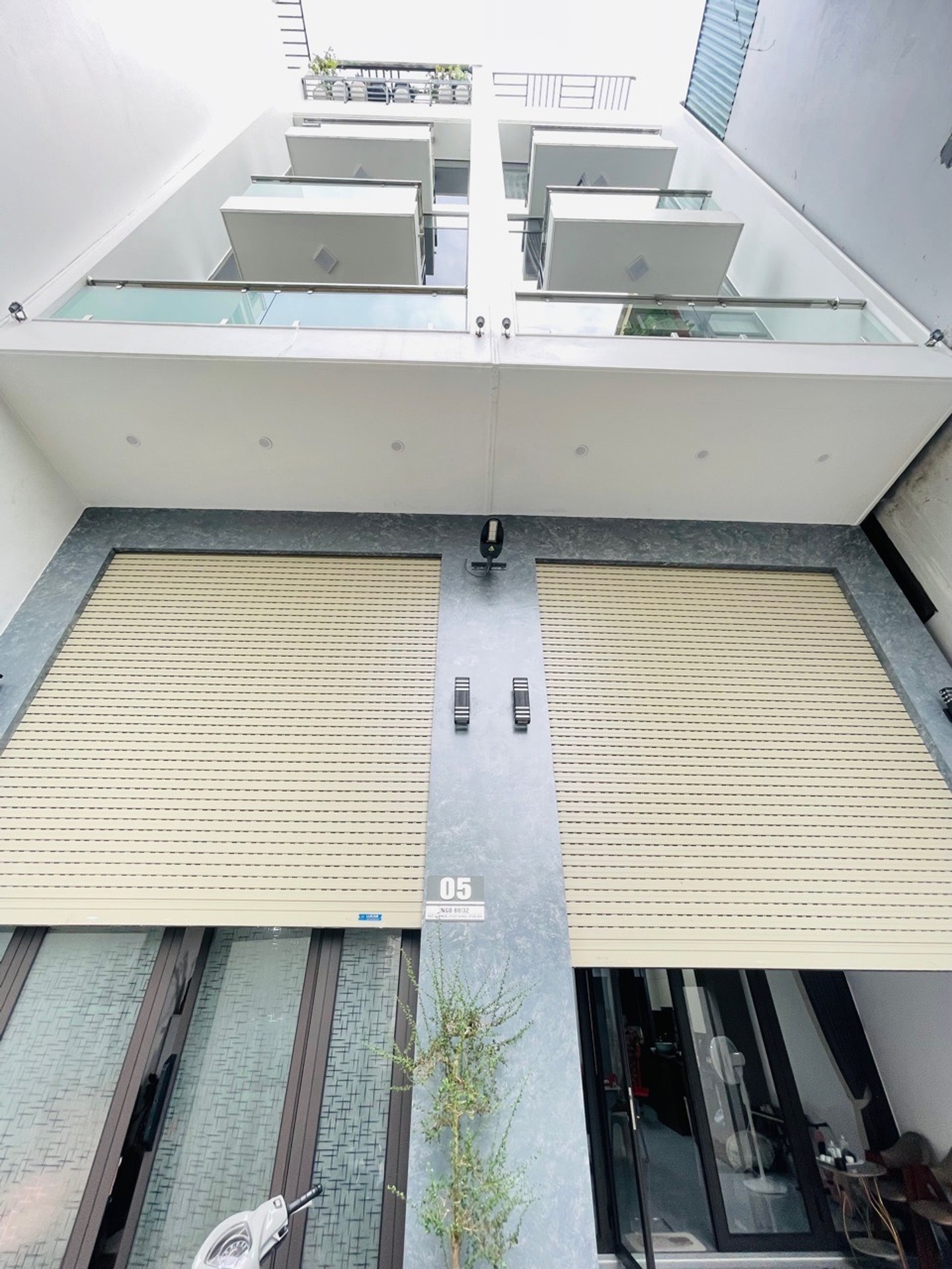 Bán nhà Hoa Lâm – 64m2 | 6 tầng | 3,9m x 16,2m | Giá 18,5 tỷ – Q. Long Biên – Liên hệ 0982.497.846 – Nhà đẹp mới tinh, Thiết kế hiện đại, Vị trí hiếm, Thang máy, Full nội thất, Mặt ngõ ôtô vào tận nhà, Chỉ 10m ra phố Bán nhà Hoa Lâm – 64m2 | 6 tầng | 3,9m x 16,2m | Giá 18,5 tỷ – Q. Long Biên – Liên hệ 0982.497.846 – Nhà đẹp mới tinh, Thiết kế hiện đại, Vị trí hiếm, Thang máy, Full nội thất, Mặt ngõ ôtô vào tận nhà, Chỉ 10m ra phố