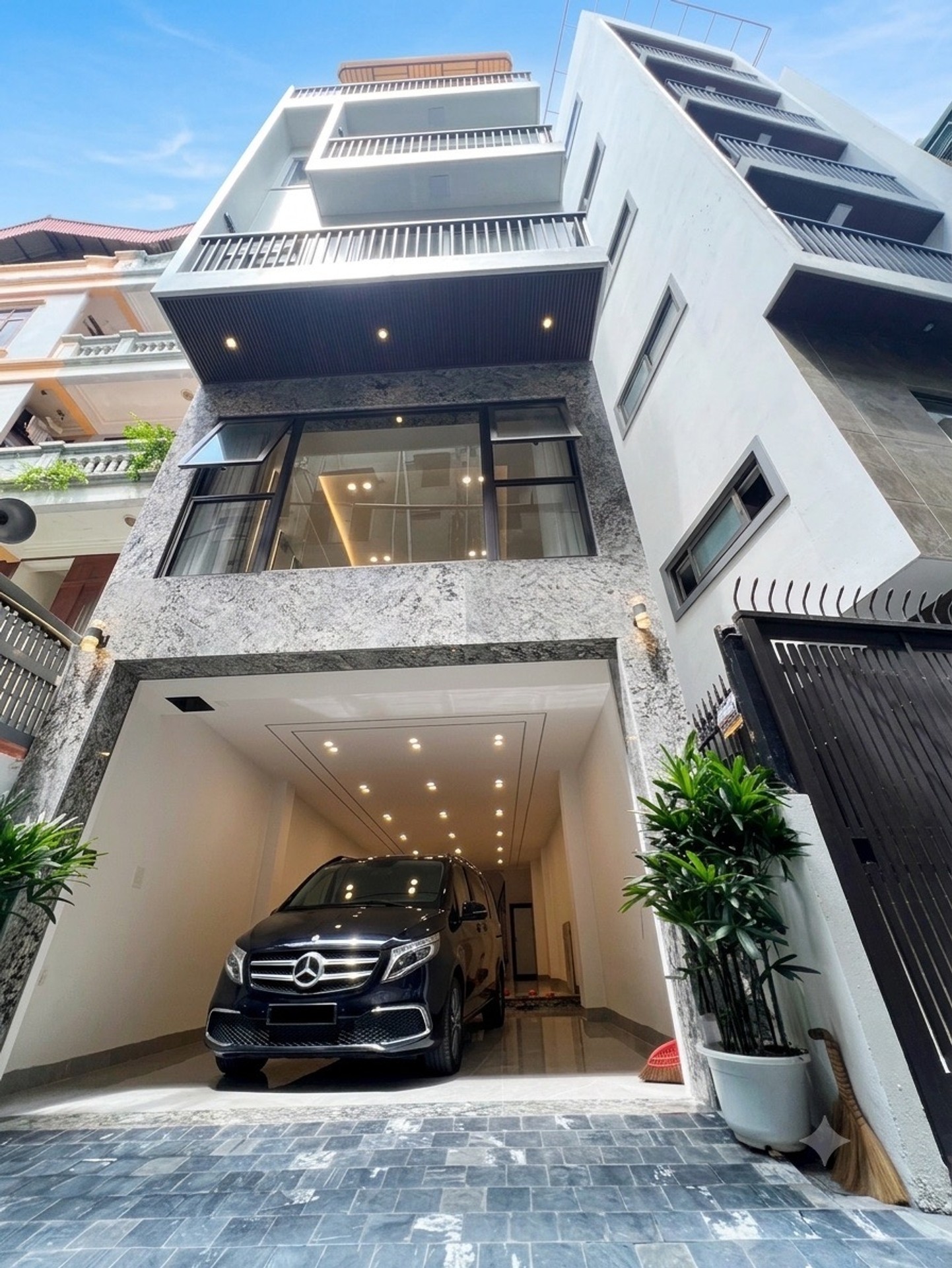 Bán nhà Nguyễn Sơn, Long Biên – 78m2 | 7 tầng | Mặt tiền 4,5m x 17m | Giá 17,6 tỷ