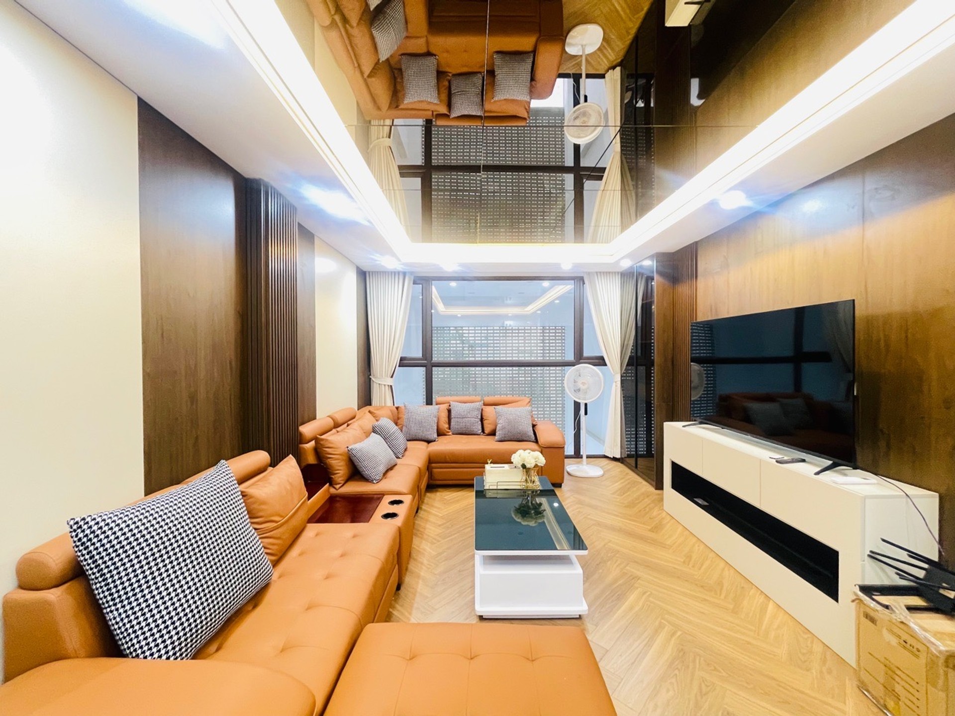 Bán nhà Hoa Lâm - 64m2 | 6 tầng | 3,9m x 16,2m | Giá 18,5 tỷ - Q. Long Biên - Liên hệ 0982.497.846 - Nhà đẹp mới tinh, Thiết kế hiện đại, Vị trí hiếm, Thang máy, Full nội thất, Mặt ngõ ôtô vào tận nhà, Chỉ 10m ra phố - Ảnh 9