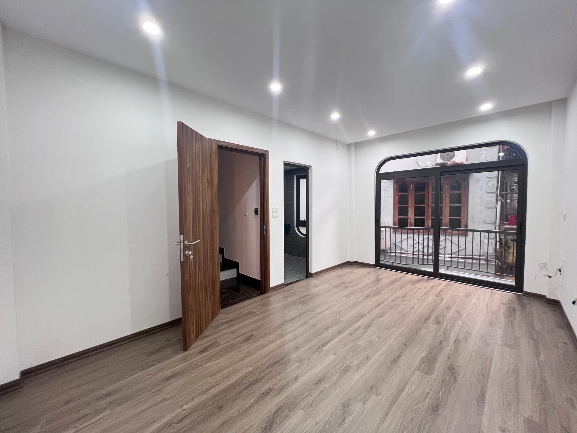 Alternative view of Bán nhà Ô Cách - 8,48 tỷ | 33m2 | 5 tầng - Ngõ to, Ôtô 4