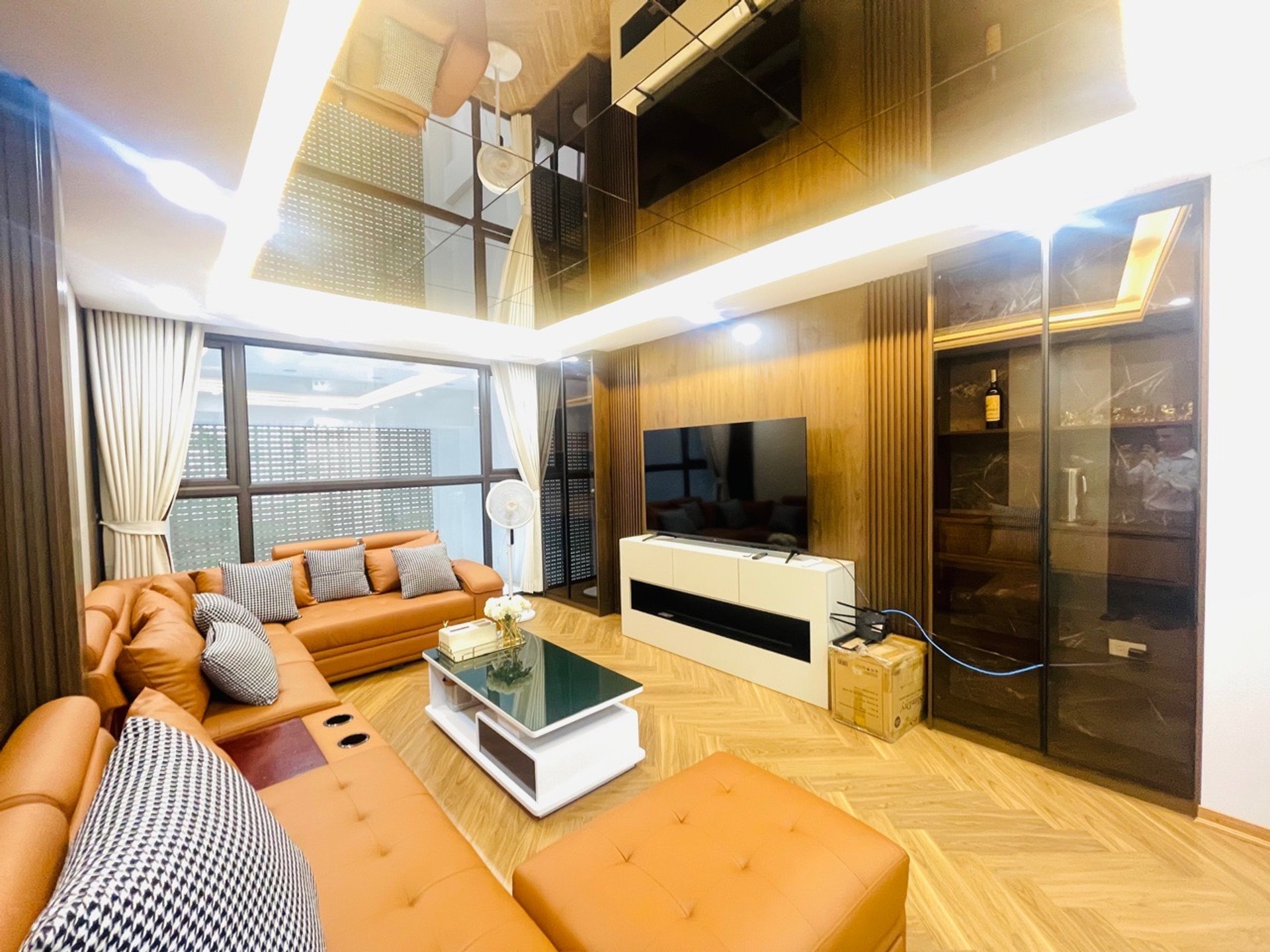 Alternative view of Bán nhà Hoa Lâm - 64m2 | 6 tầng | 3,9m x 16,2m | Giá 18,5 tỷ - Q. Long Biên - Liên hệ 0982.497.846 - Nhà đẹp mới tinh, Thiết kế hiện đại, Vị trí hiếm, Thang máy, Full nội thất, Mặt ngõ ôtô vào tận nhà, Chỉ 10m ra phố