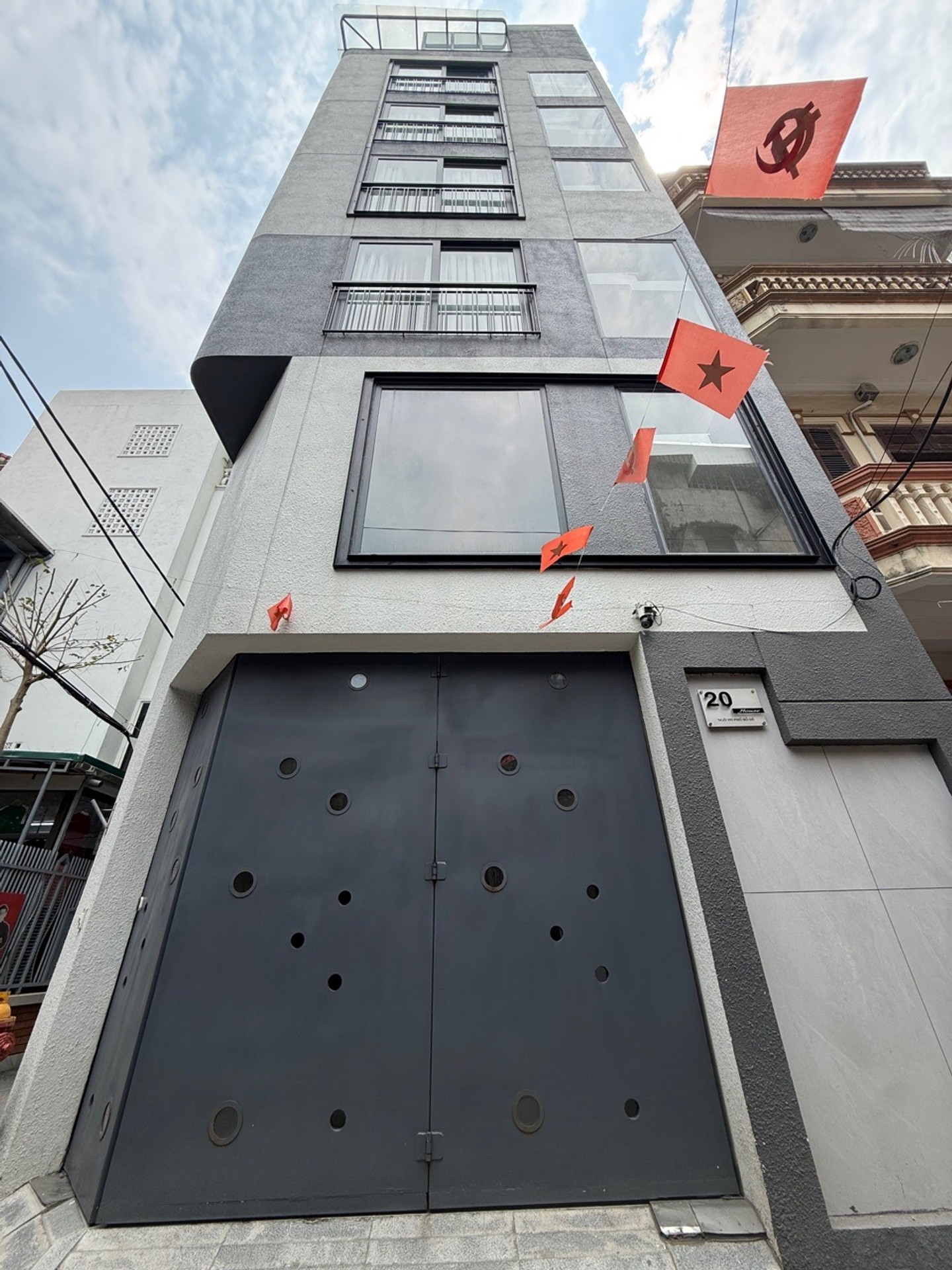 Bán nhà Bồ Đề, Q. Long Biên – 42m2 | 7 tầng | Mặt tiền 6m x 7m | Giá 14,95 tỷ